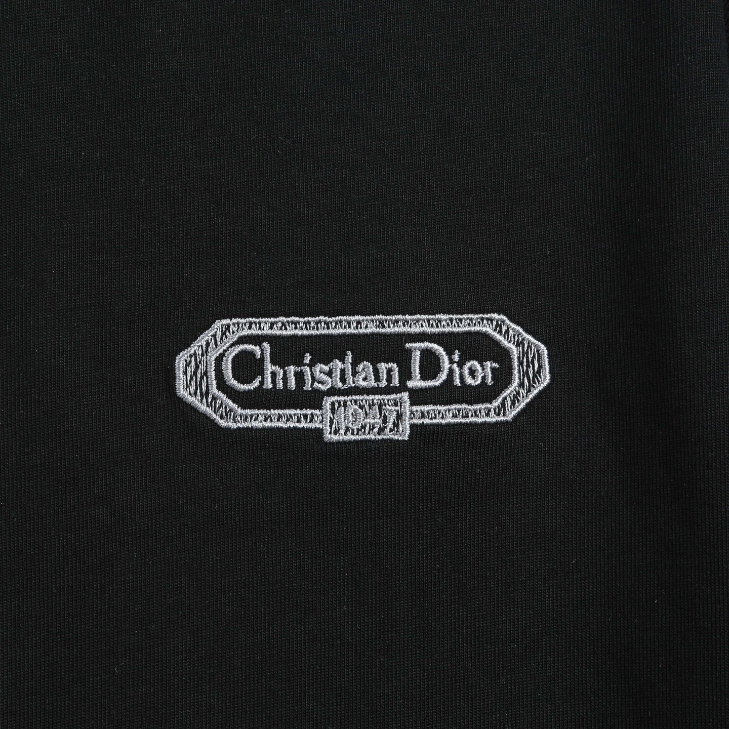 Dior 高端品质 Dior刺绣小字母logo圆领短袖，高克重 洗水面料，洗水完280g重， 工艺，宽松版型