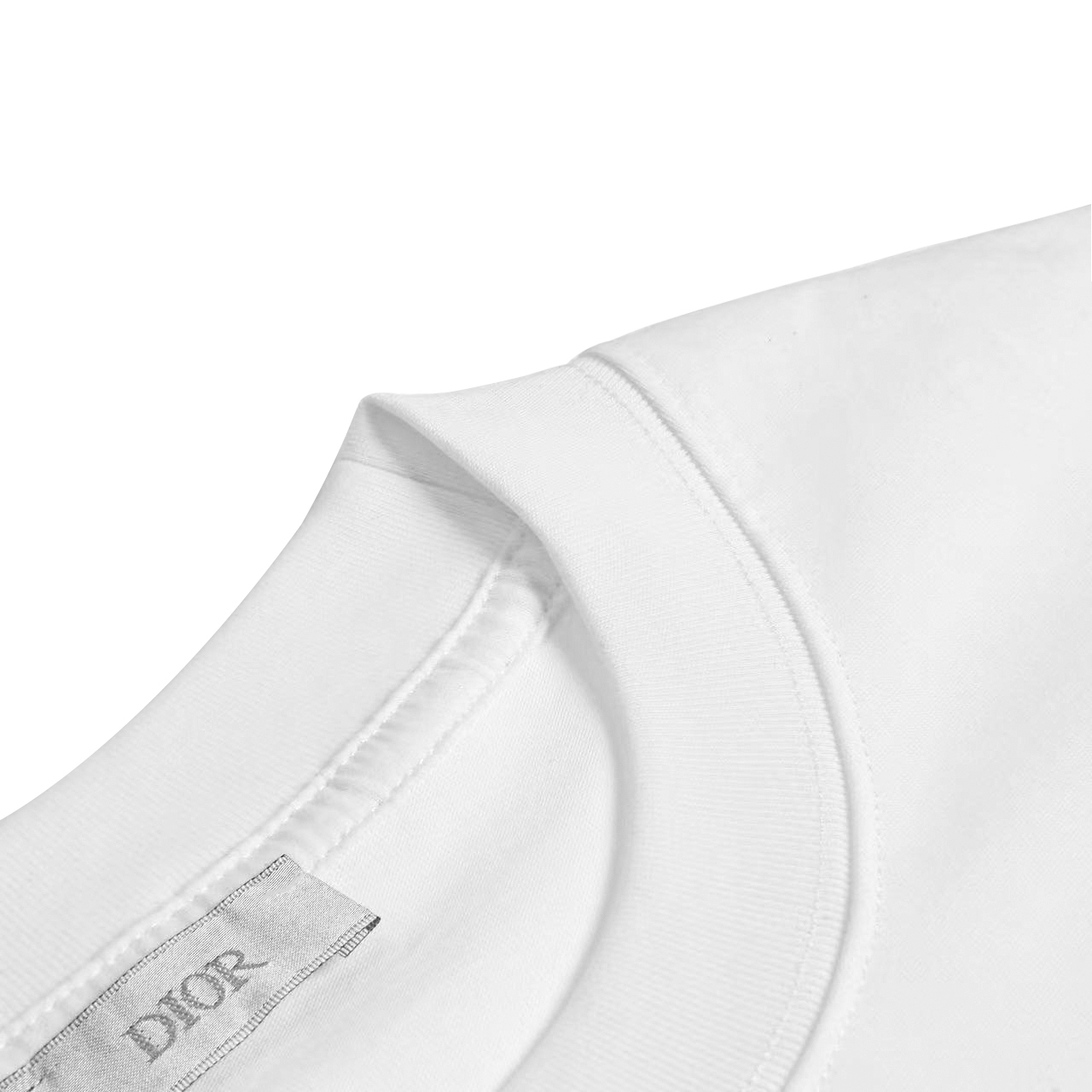 Dior 高端品质 Dior胸口刺绣字母logo圆领短袖，高克重 洗水面料，洗水完280g重， 工艺，宽松版型