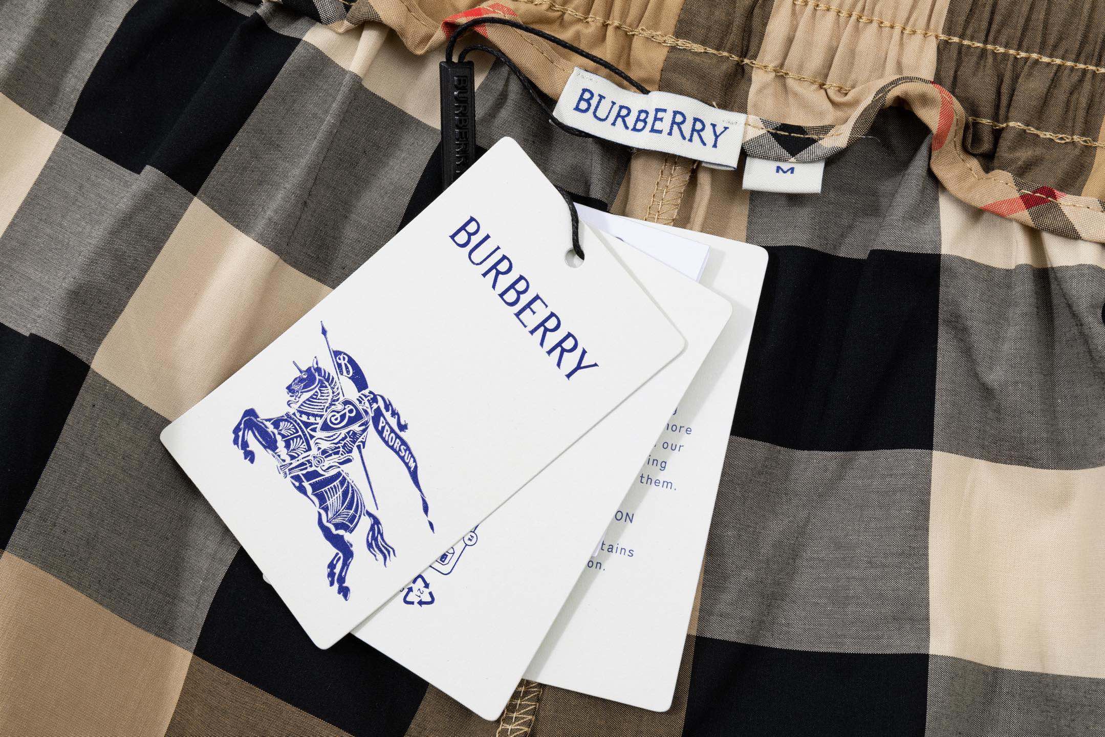 Burberry 高端品质 BURBERRY 巴宝莉 款梭织五分裤，宽松版型