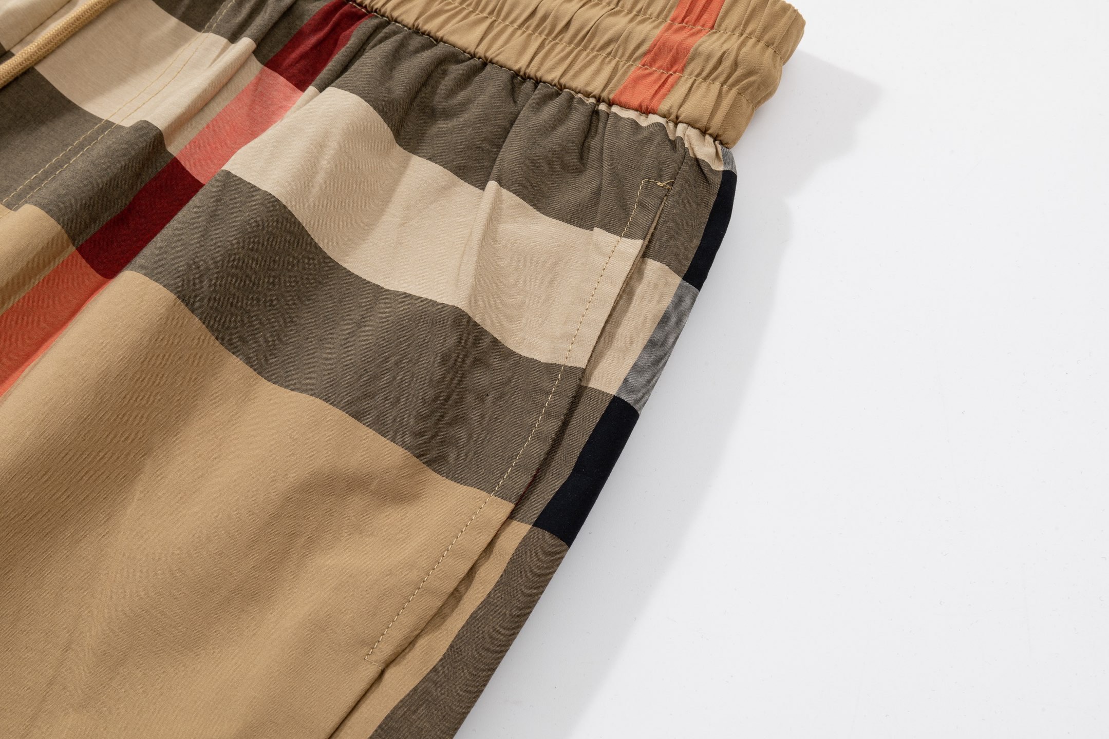 Burberry 高端品质 BURBERRY 巴宝莉 款梭织五分裤，宽松版型