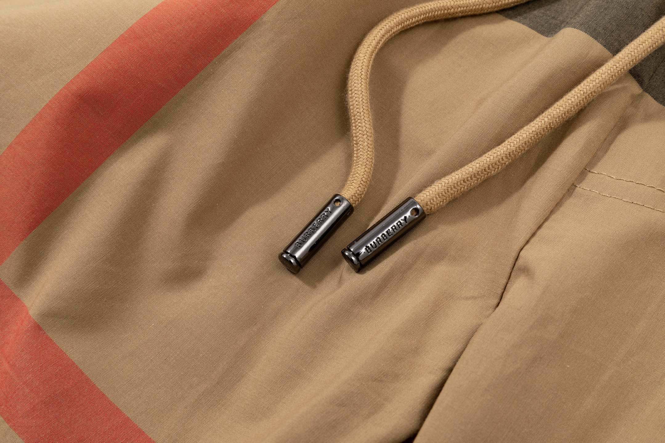Burberry 高端品质 BURBERRY 巴宝莉 款梭织五分裤，宽松版型