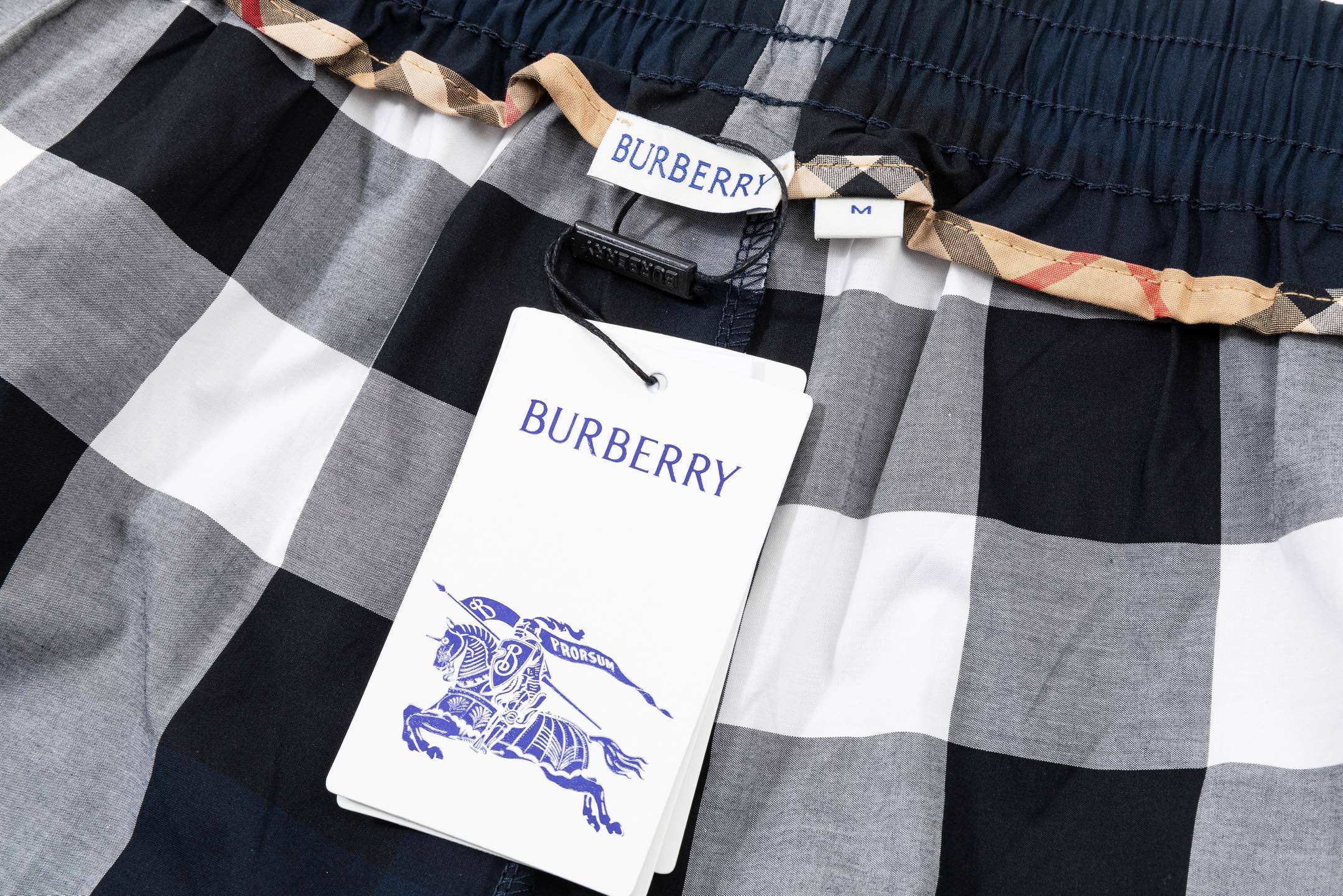 Burberry 高端品质 BURBERRY 巴宝莉 款梭织五分裤，宽松版型