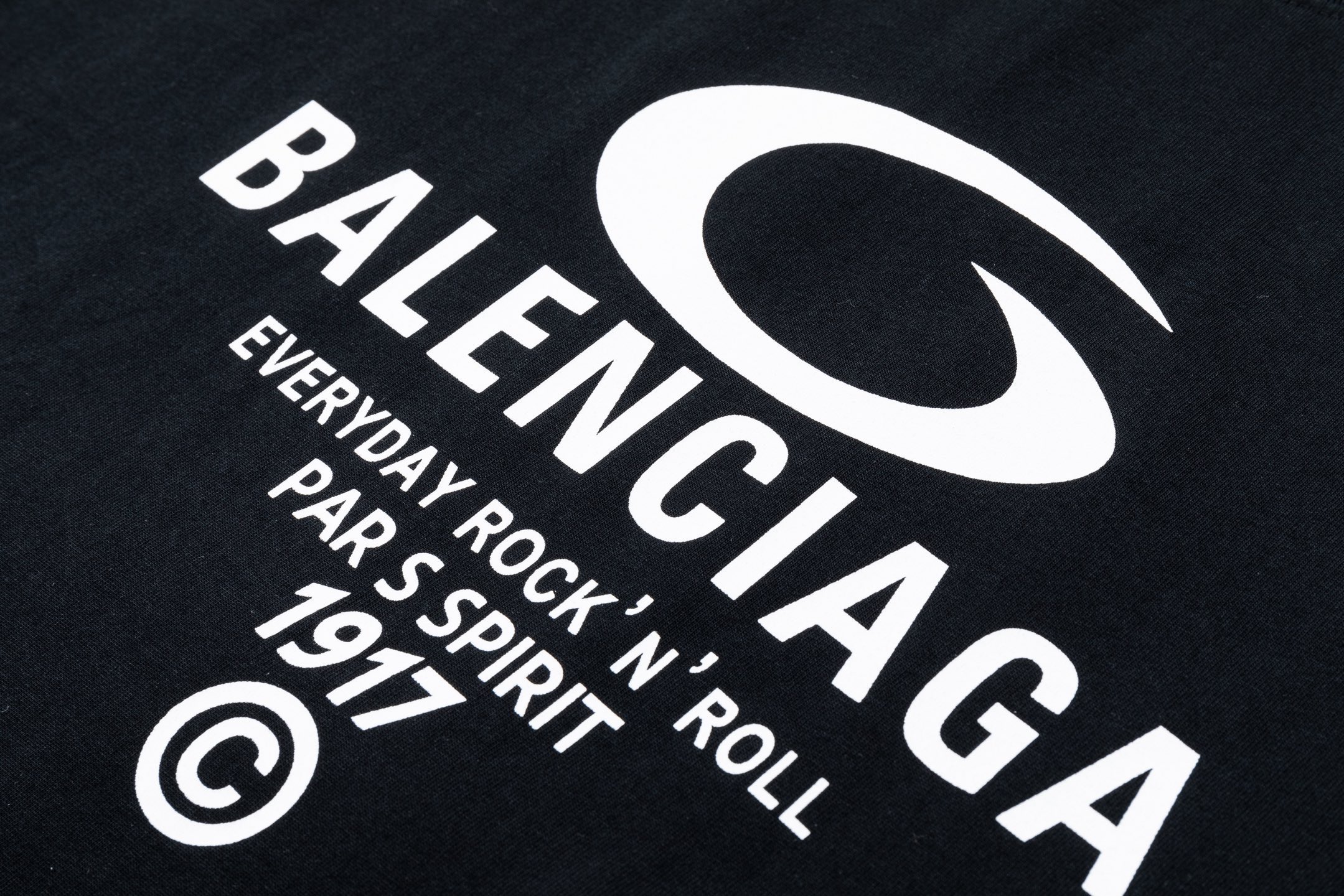 Balenciaga 高端品质 Balenciaga巴黎世家印花字母logo圆领短袖 领口 袖口做破洞磨损工艺