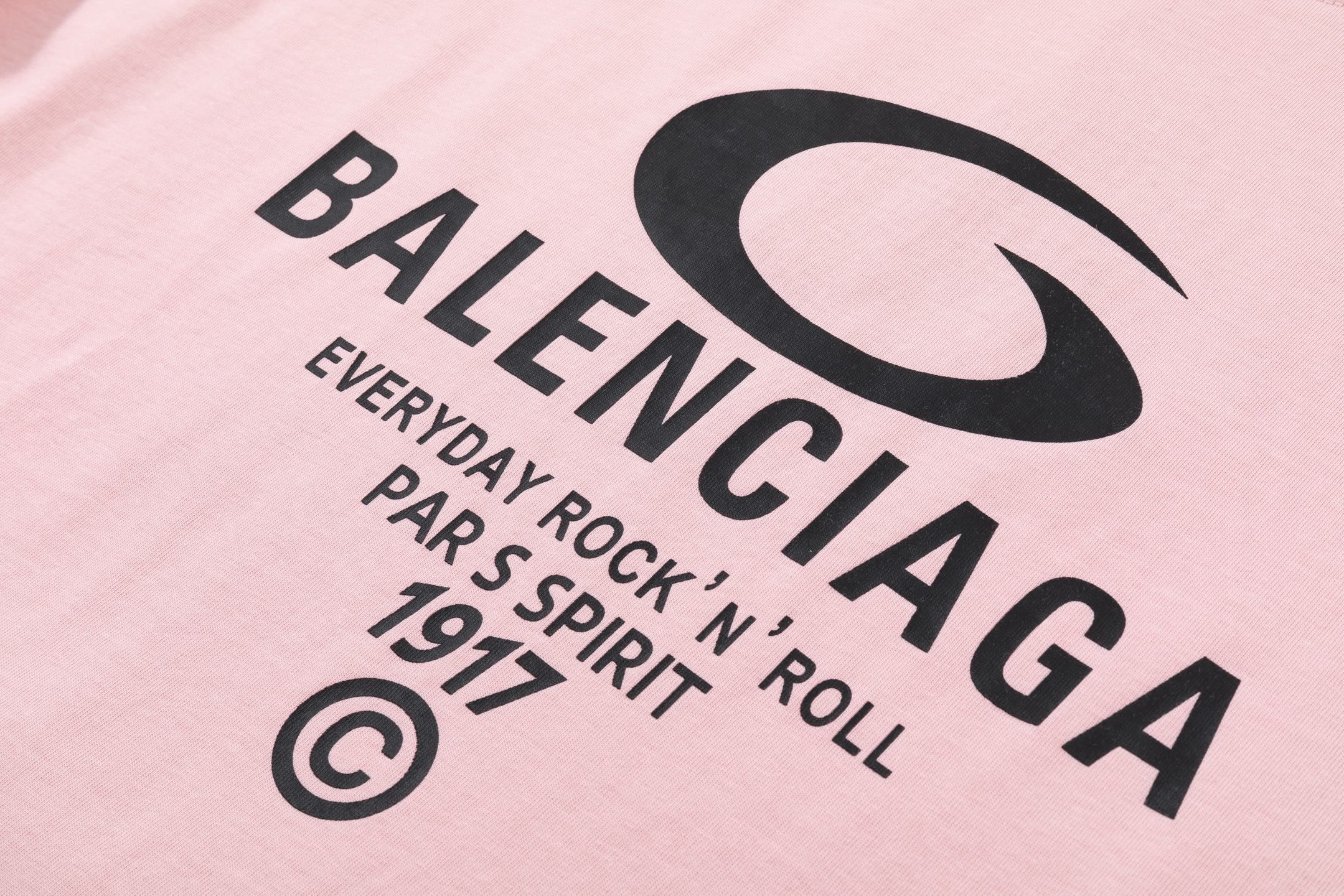 Balenciaga 高端品质 Balenciaga巴黎世家印花字母logo圆领短袖 领口 袖口做破洞磨损工艺