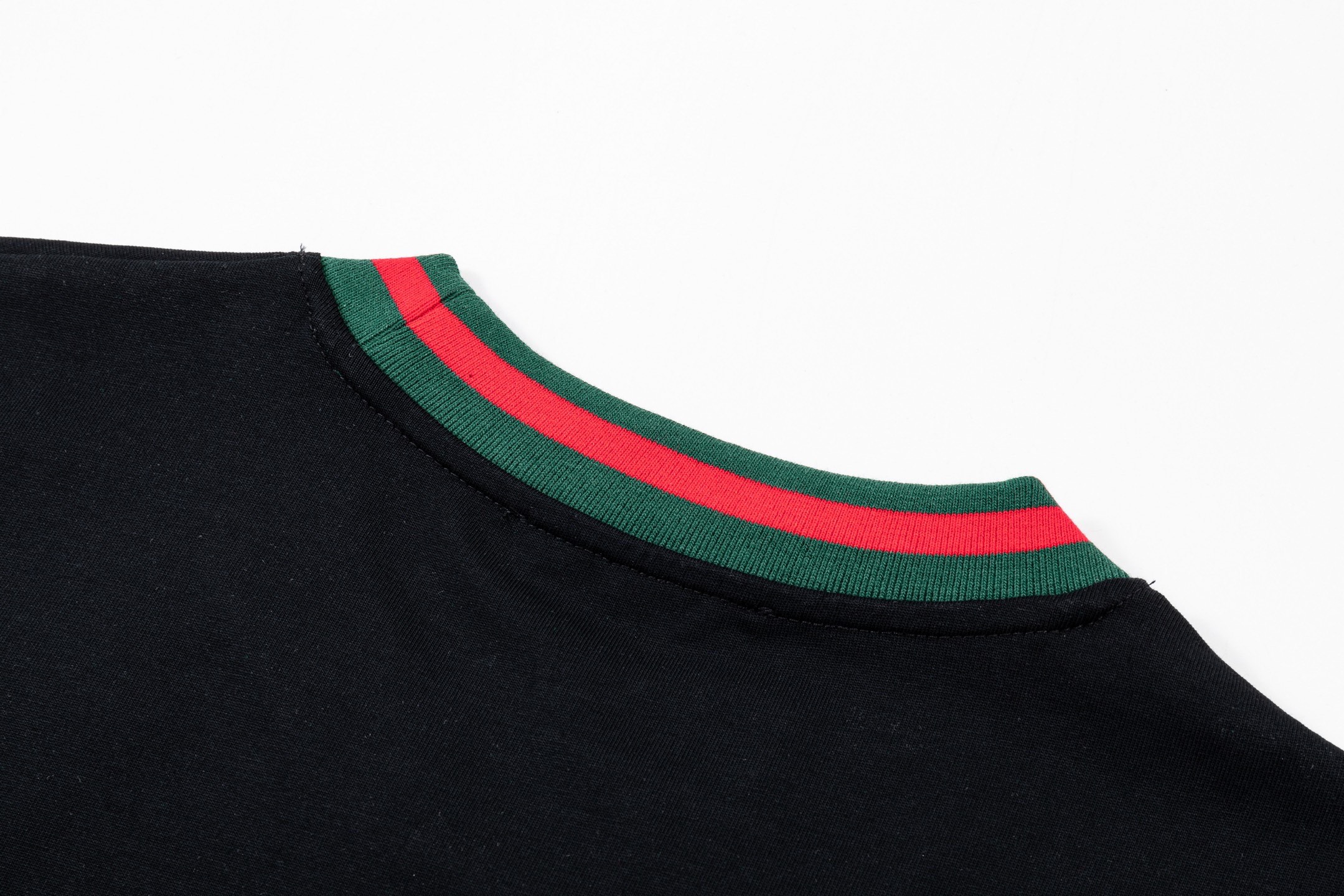 Gucci 高端品质 Gucci古驰刺绣小字母logo圆领拼接短袖，高克重 洗水面料，洗水完280g重， 工艺，宽松版型