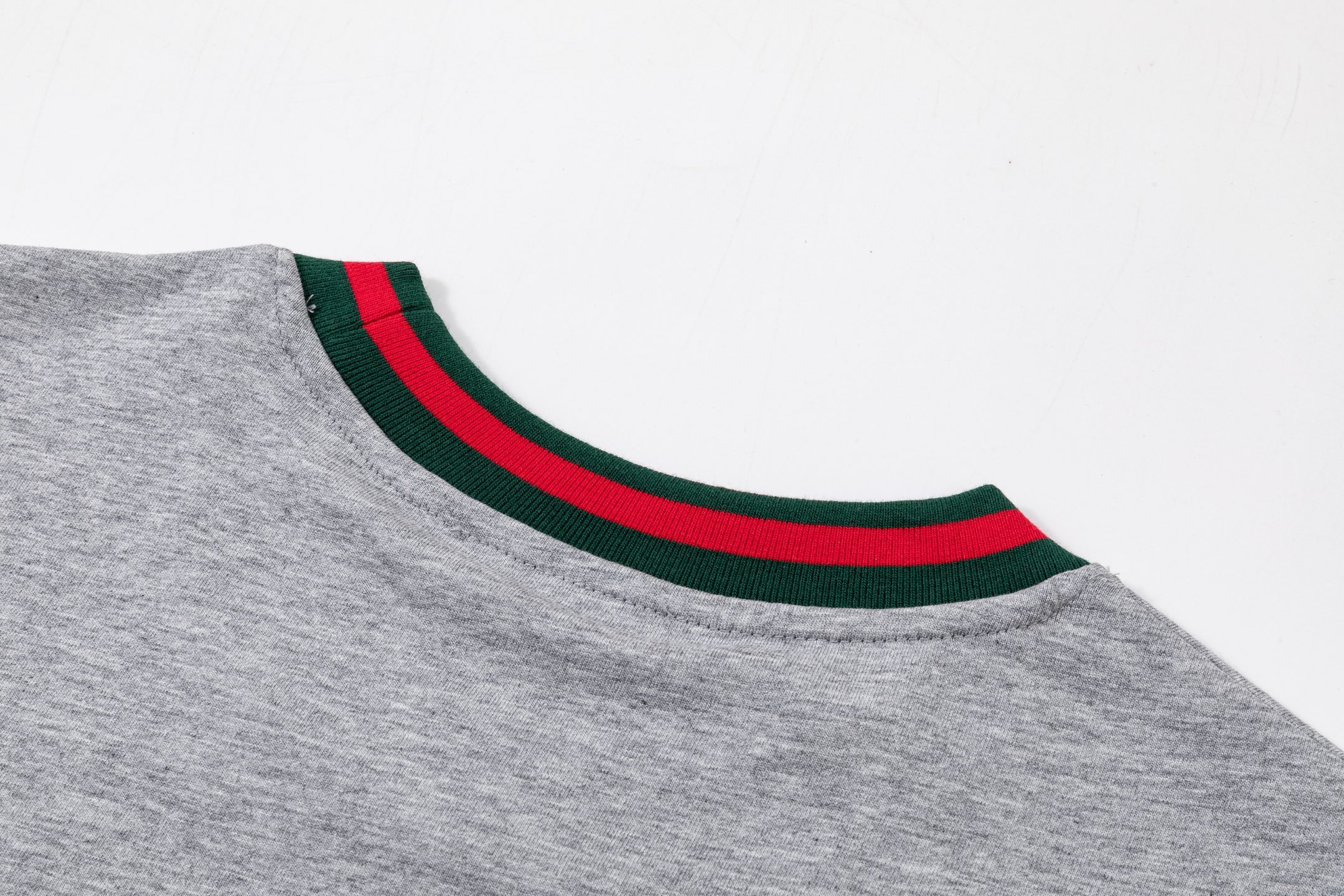 Gucci 高端品质 Gucci古驰刺绣小字母logo圆领拼接短袖，高克重 洗水面料，洗水完280g重， 工艺，宽松版型