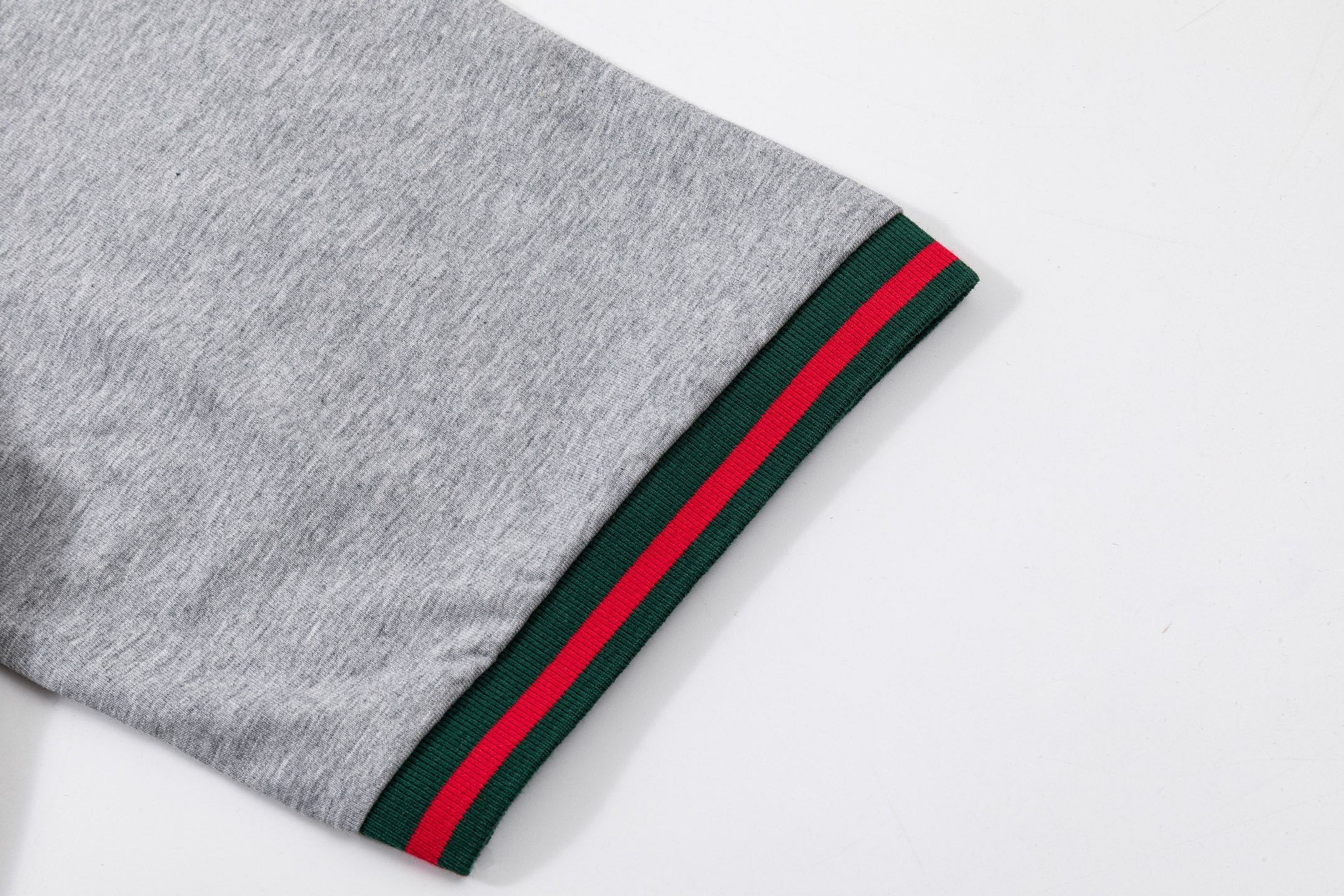 Gucci 高端品质 Gucci古驰刺绣小字母logo圆领拼接短袖，高克重 洗水面料，洗水完280g重， 工艺，宽松版型