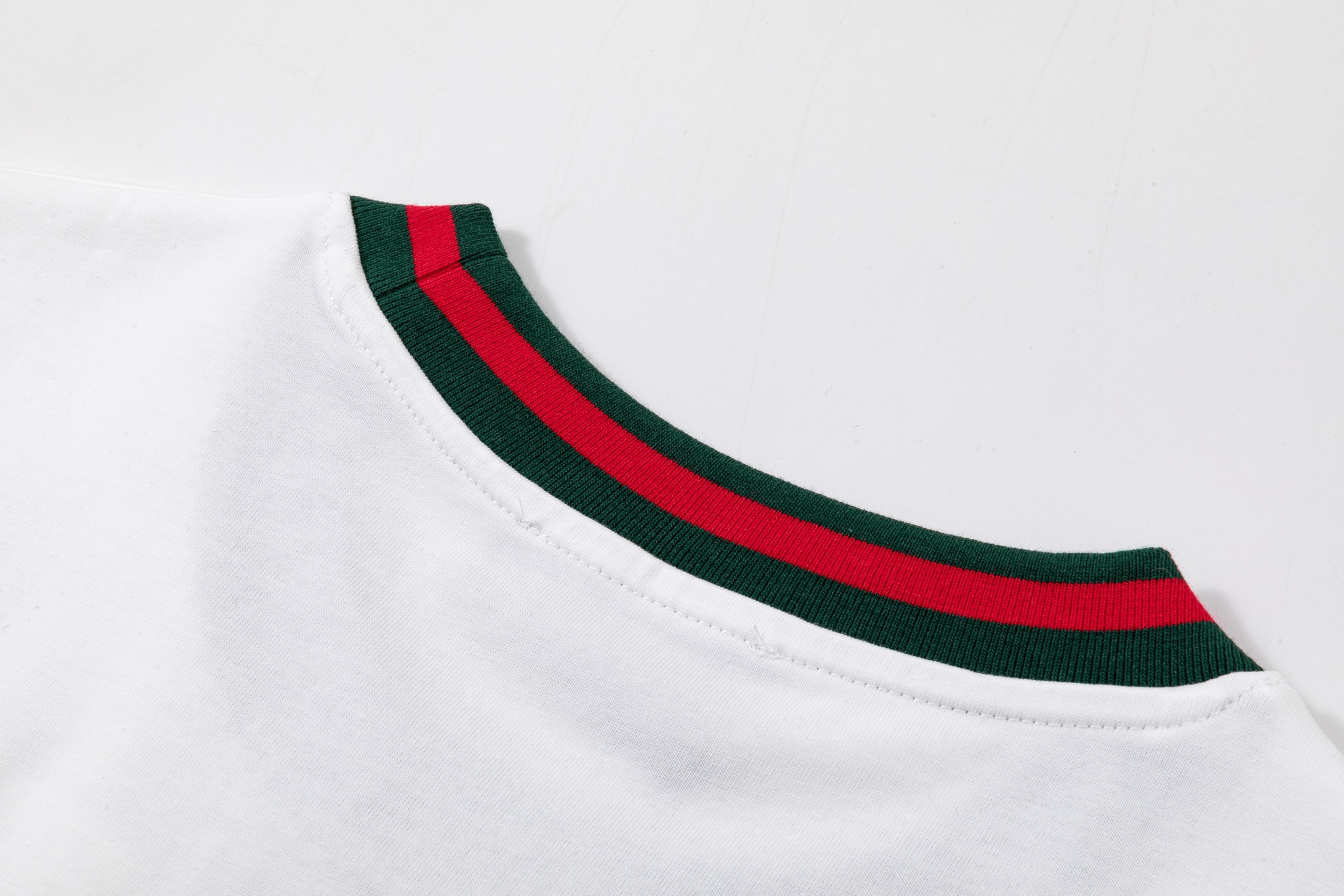 Gucci 高端品质 Gucci古驰刺绣小字母logo圆领拼接短袖，高克重 洗水面料，洗水完280g重， 工艺，宽松版型