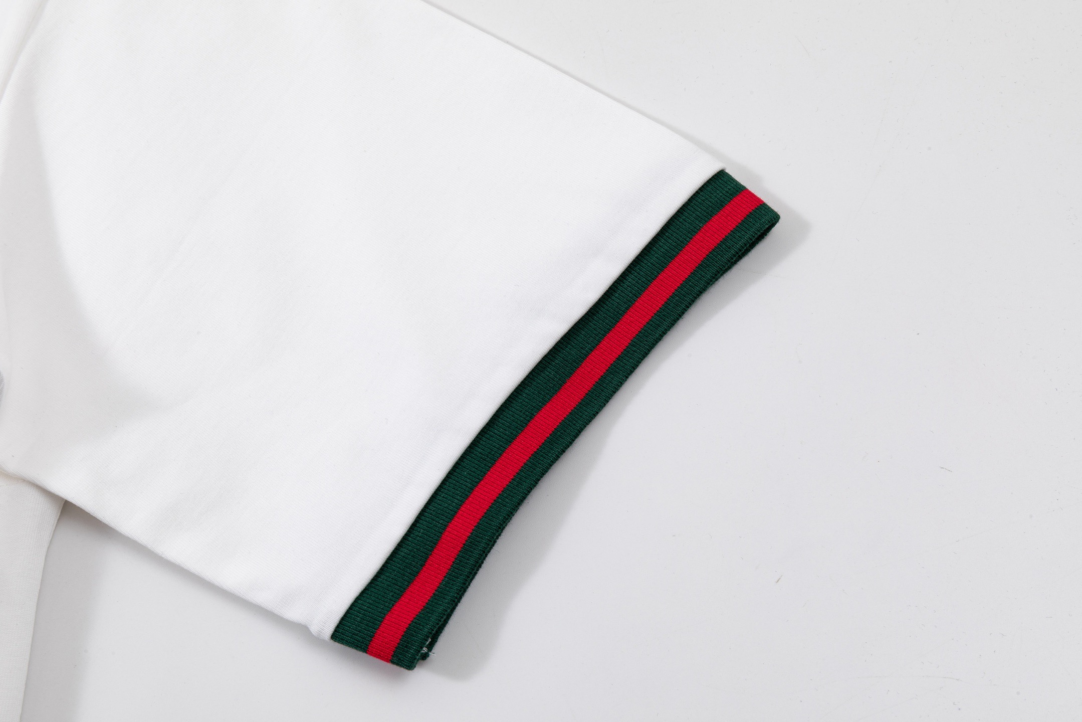 Gucci 高端品质 Gucci古驰刺绣小字母logo圆领拼接短袖，高克重 洗水面料，洗水完280g重， 工艺，宽松版型