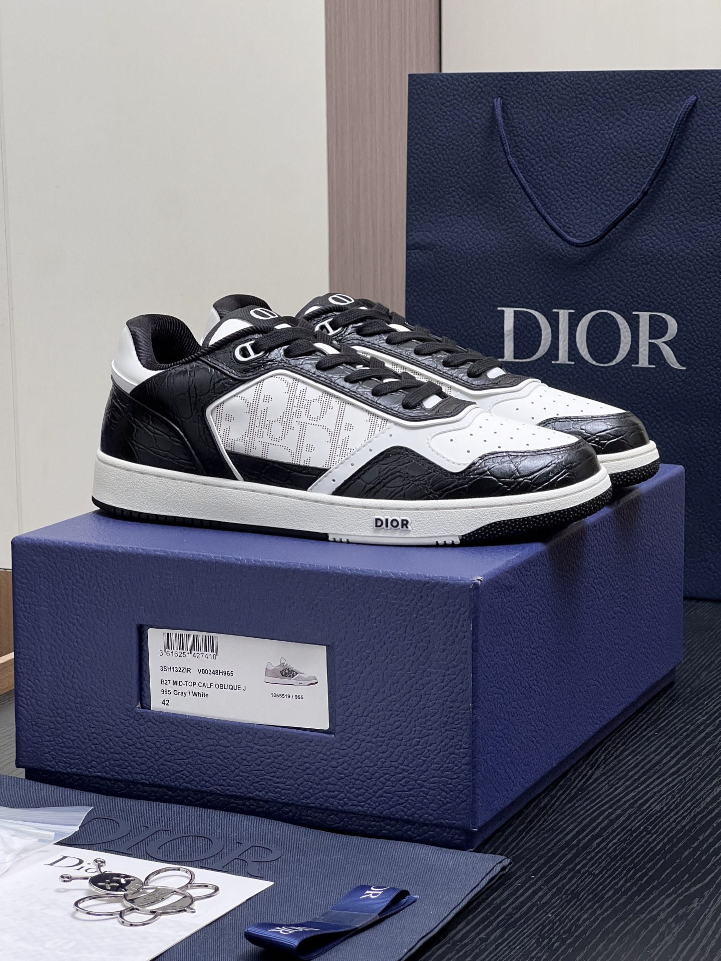 NO:749341,Print 10 The latest and most popular B27, the highest version, couple model. The original demolition is a perfect one-to-one replica. The workmanship details are in place. The original customized materials are awesome. The latest element combination. Fashionable and casual personality. Versatile. The fabric is cowhide. 5D printing. Pure cowhide embossing. The outsole is the original one-to-one molded TPU. The packaging comes with a full set of packaging and an airplane box. The code number is 36-46 (female 40, male 45, 46).  Customized (non-refundable), casual shoes/sports shoes, sneakers, cowhide19860909打印10 最新火爆B27 最高版本 情侣款 原版爆拆一比一完美复刻 做工细节到位 原版定制材料 超赞 最新元素组合 时尚休闲个性 百搭 面料牛皮.5D打印.纯牛皮压花 大底原版一比一开模TPU 包装都有配全套包装加飞机盒 码数36-46（女 40、男 45、46 定做不退换）,休闲鞋/运动鞋,sneakers,cowhide,Women's Shoes