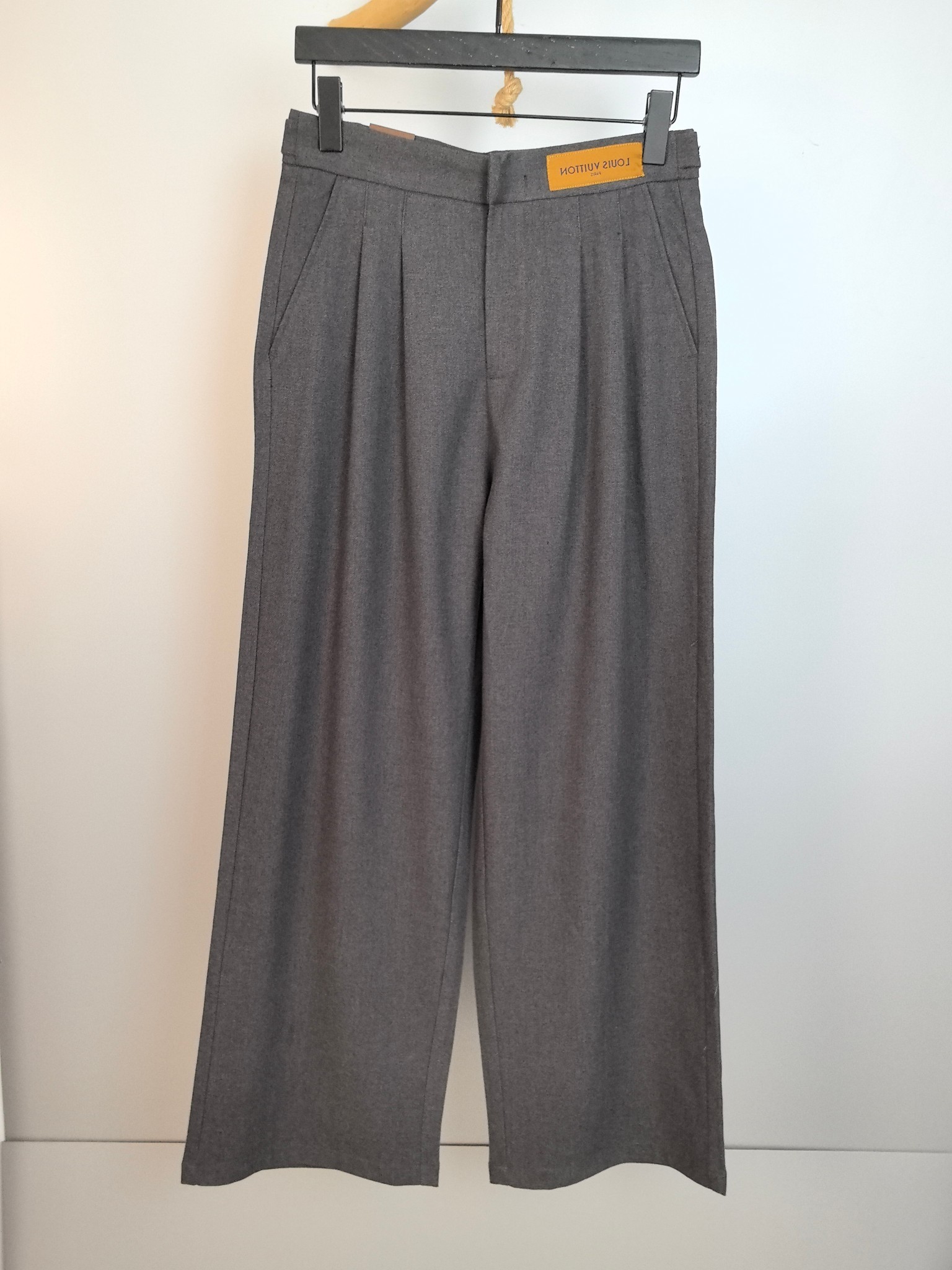 P220 LV Louis Vuitton 2025 ¡Los últimos pantalones casuales de pierna ancha! ¡Condición completa! ! ¡Confección persona…