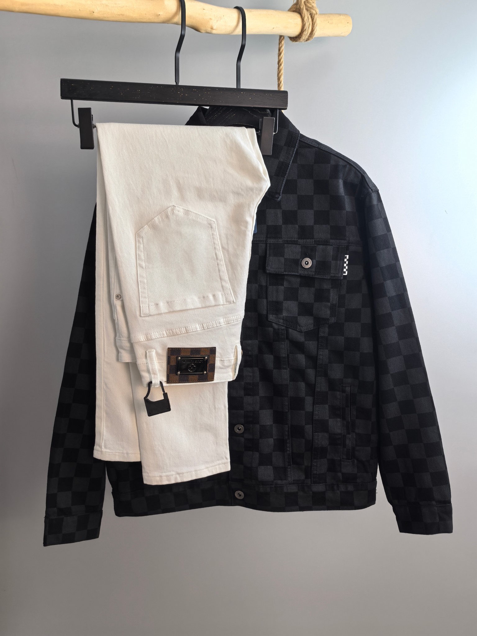 P480 El nuevo traje de mezclilla de otoño e invierno exclusivo de LV Louis Vuitton del mismo estilo se puede vender por…