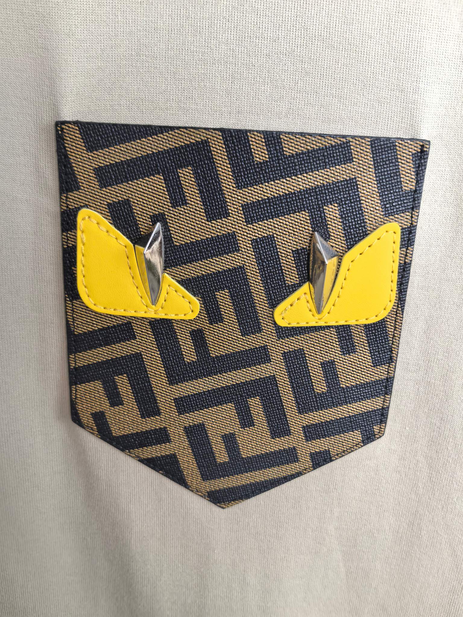 Fendi Fendi芬迪 25ss 小怪兽眼睛FF皮牌口袋短袖