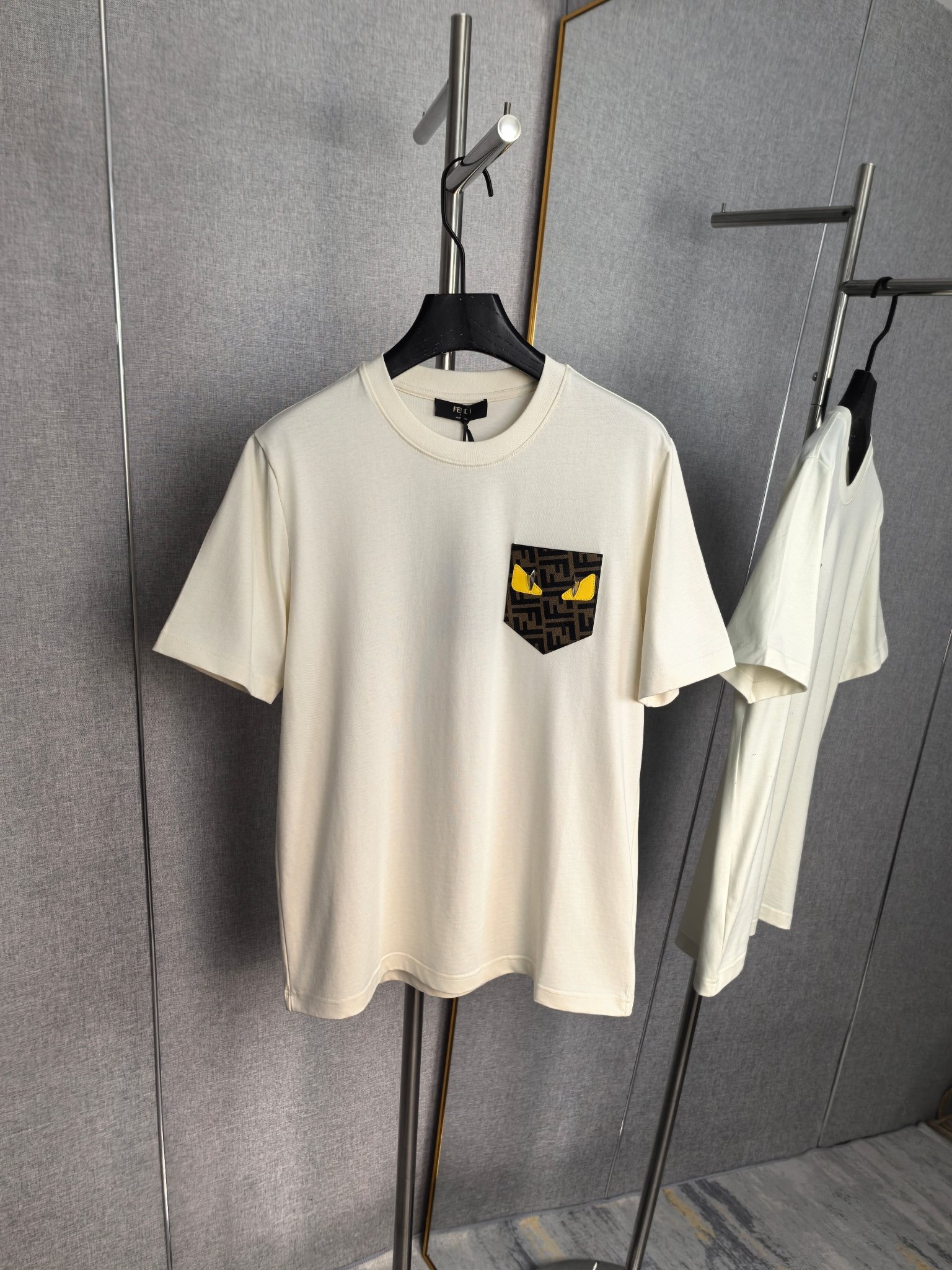Fendi Fendi芬迪 25ss 小怪兽眼睛FF皮牌口袋短袖