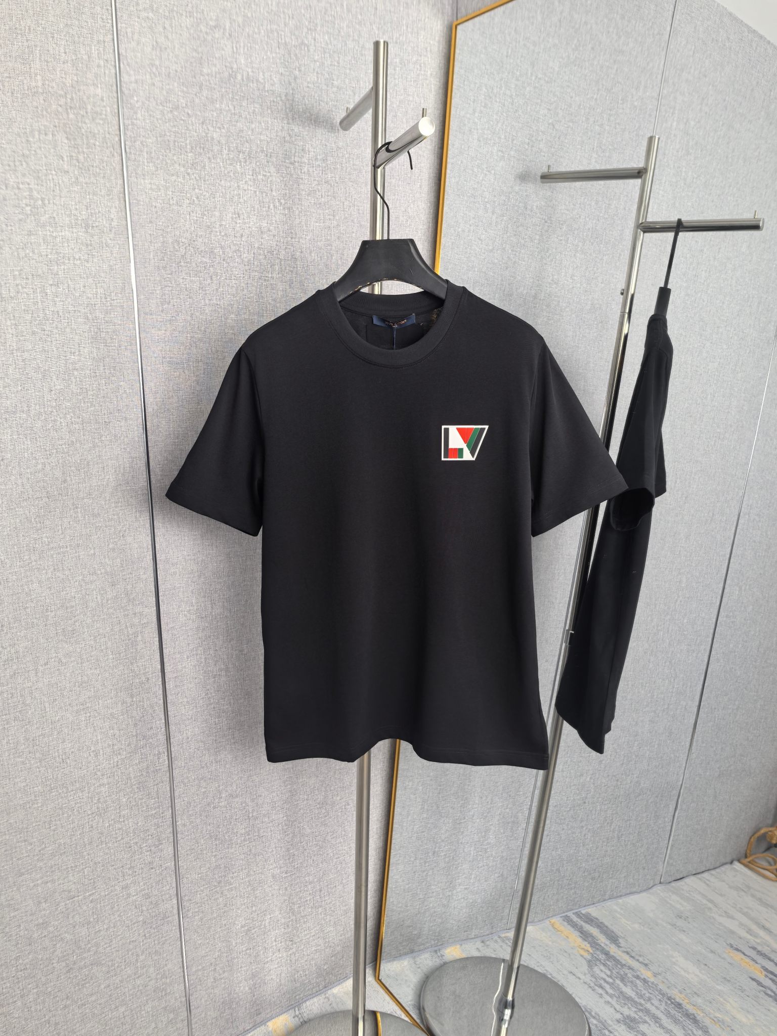 Camiseta de manga corta con emblema de color contrastante nueva P90 LV Louis Vuitton 2026SS de principios de primavera …