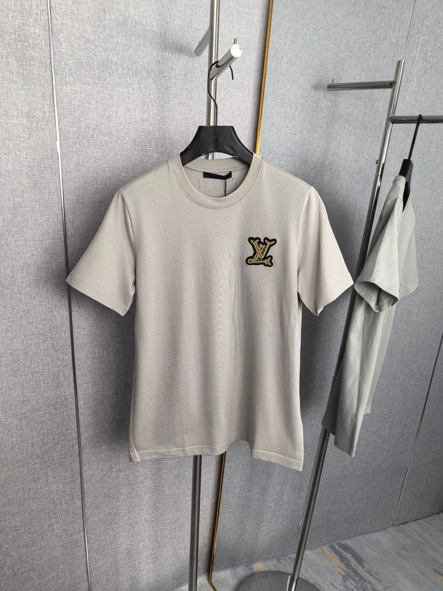 Camiseta de manga corta con emblema de patrón tejido de cuerda P90 LV Louis Vuitton 2026ss de alta calidad, diseño de p…