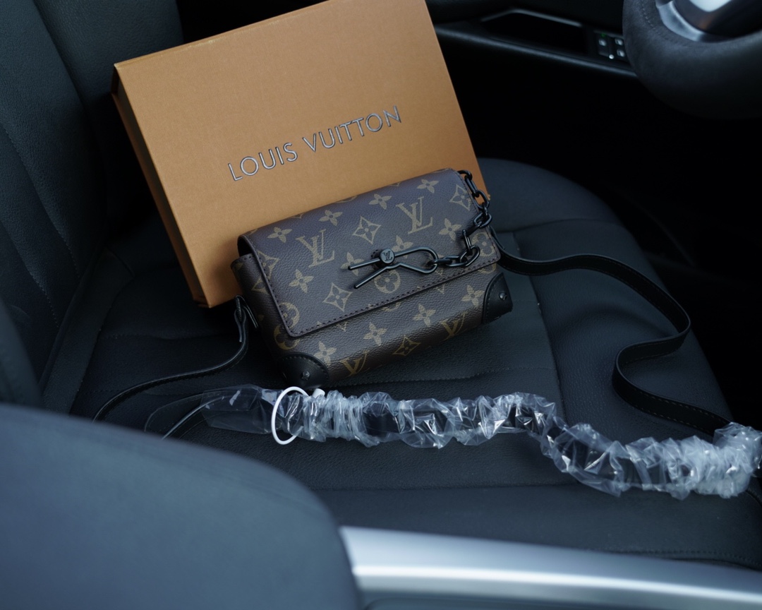 Louis Vuitton Crossbody & Shoulder Bags Calfskin Cowhide