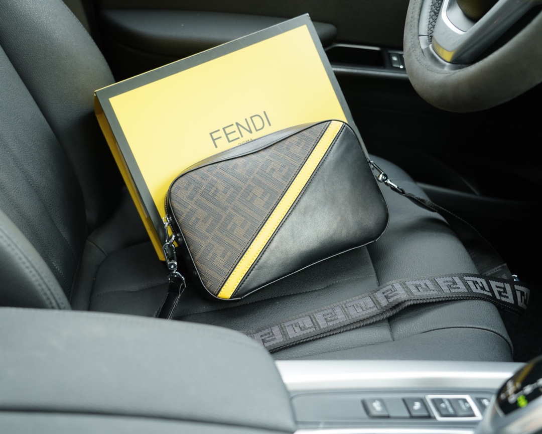 Fendi Taschen Umhängetaschen  & Schultertaschen Kalbsleder Rindsleder