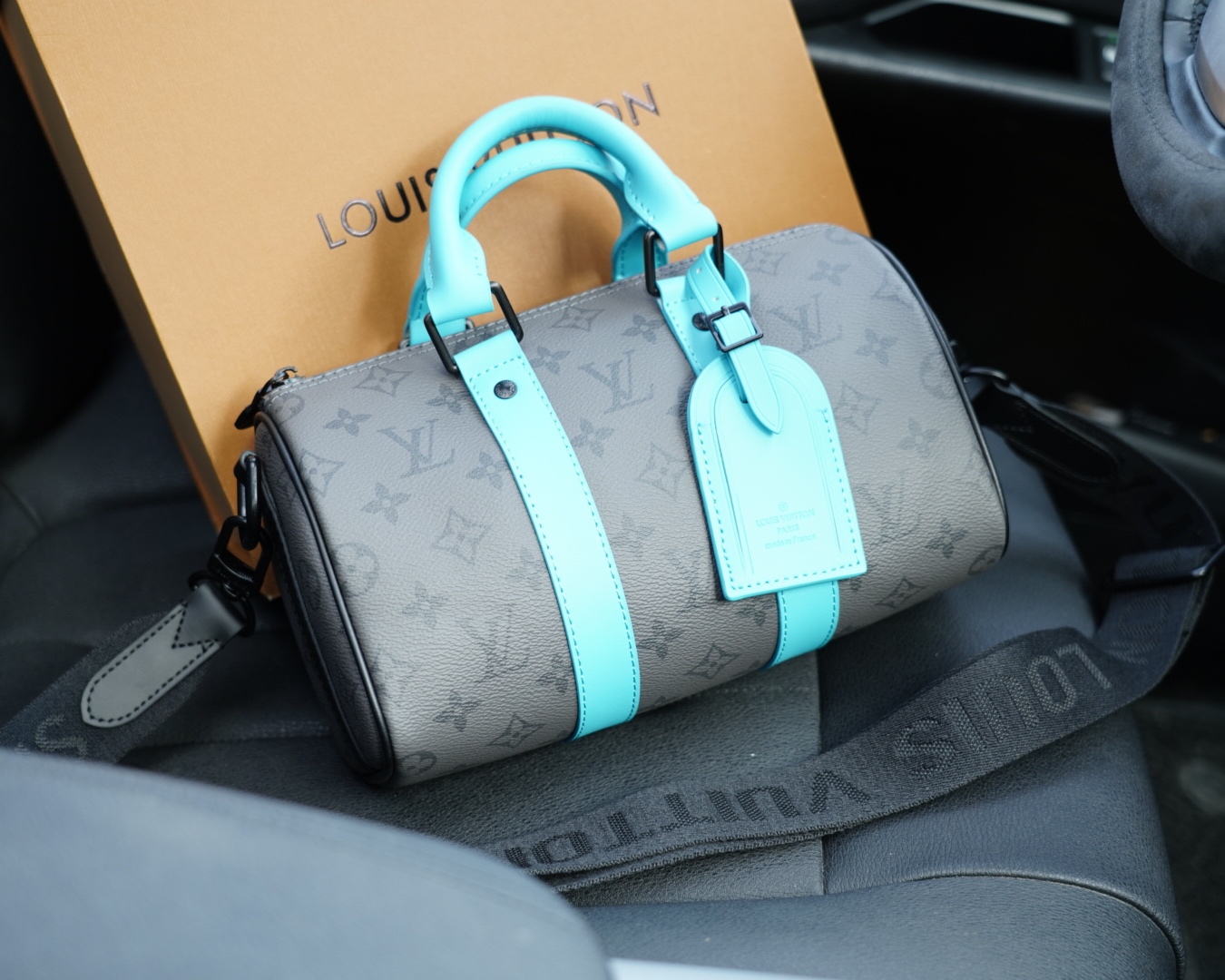 P155 🇫🇷 Web ufficiale di Louis Vuitton Versione sincrona dello zaino Messenger è eternamente, i prodotti iconici sono puri hardware singolo Hardware Hardware di produzione non market Versione ordinaria dello stile preferito di quest’anno, tutta la praticità realistica è molto alta. Casella di piegatura dell’imballaggio [Specifica: 24x15x10]