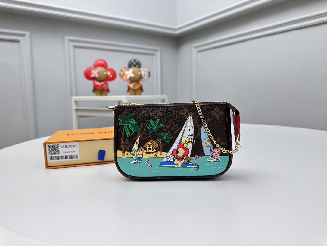 NO:671996,[Top original order] M82841 Winter Mini Pochette Accessoires clutch bag is made of Monogram canvas fabric, and the unique print depicts the scene of Louis Vuitton mascot Vivienne playing on a boat near a tropical beach with friends, highlighting the joy of sports. A worthy gift choice. Size 15.5X10.5X4cm, LV wallet, louis vuitton, louis vuitton, wallets, handbag19860909【顶级原单】M82841 冬季款 Mini Pochette Accessoires 手拿包选用 Monogram 帆布面料,别致的印花描绘路易威登吉祥物 Vivienne 与朋友在热带海滩附近乘船玩耍的场景,彰显运动之乐.值得珍藏的赠礼之选.尺寸15.5X10.5X4cm,LV钱包,louis vuitton,louis vuitton,wallets,handbag,欧美剧
