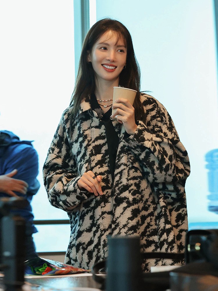 High-Quality Female Suit and Wool Star Long Coat with Dustproof Bag Support. - 图片 2