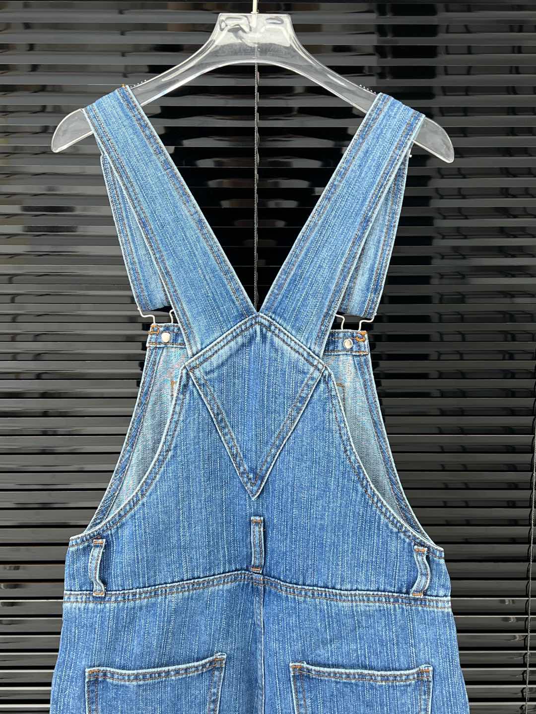 ACN  背带短裤服装 3