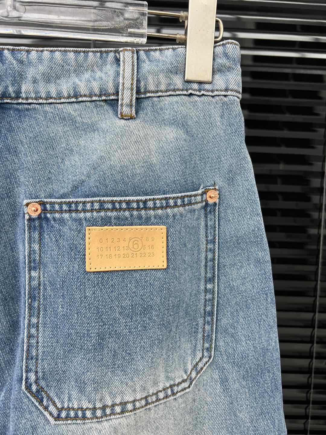 High-Quality MM6 Individual Jeans: Imported, Soft, Delicate, Glamorous – Review. - 图片 9