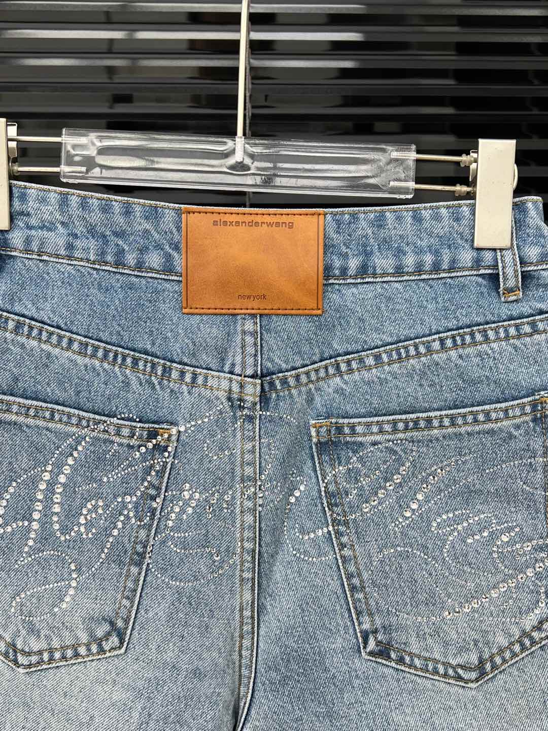 Fashion Highlights: P460 Hard-Core Girl’s New AW King Shorts, High-Waist Design, Custom Hardware Accessories - 图片 5