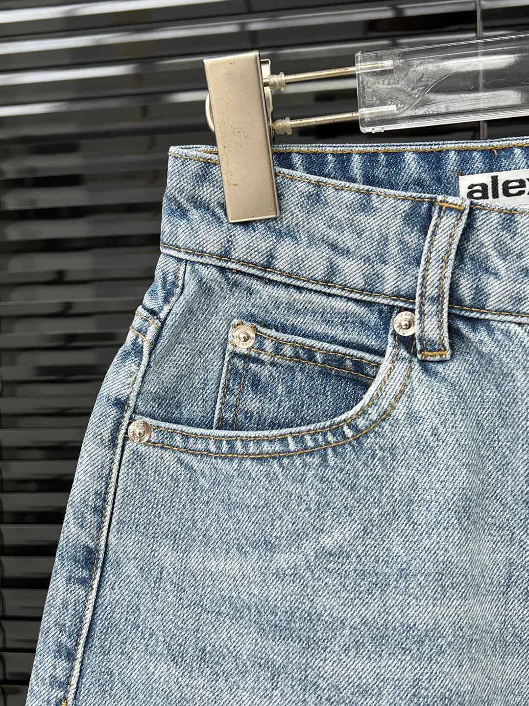 Fashion Highlights: P460 Hard-Core Girl’s New AW King Shorts, High-Waist Design, Custom Hardware Accessories - 图片 3
