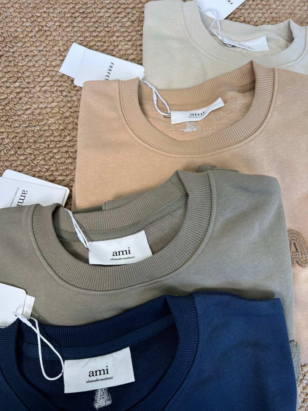 “High-End Quality Women’s Suit with Four-Colour Embroidery Coat in Pure Khmer Heavy Fabric” - 图片 5