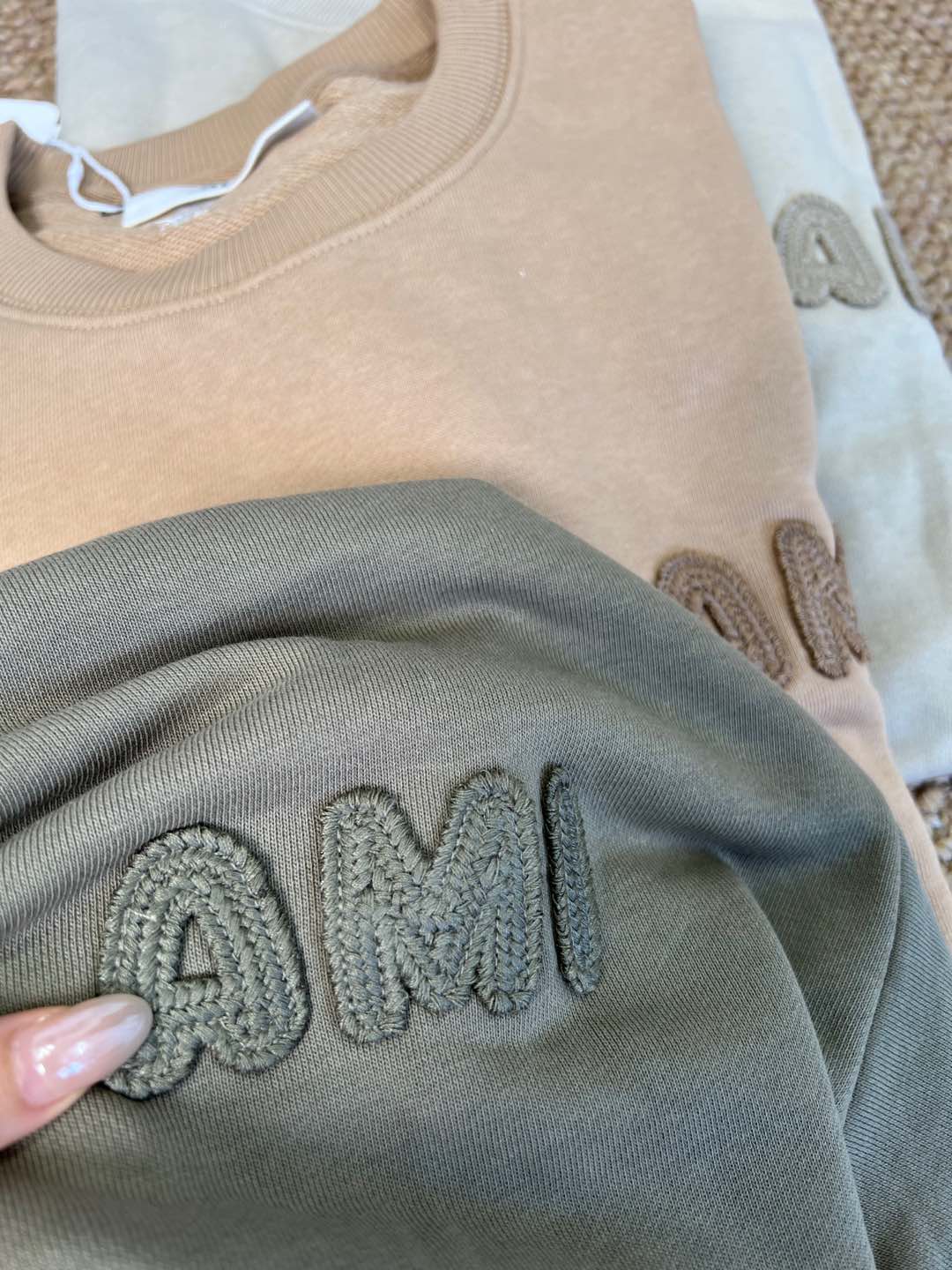 “High-End Quality Women’s Suit with Four-Colour Embroidery Coat in Pure Khmer Heavy Fabric” - 图片 6