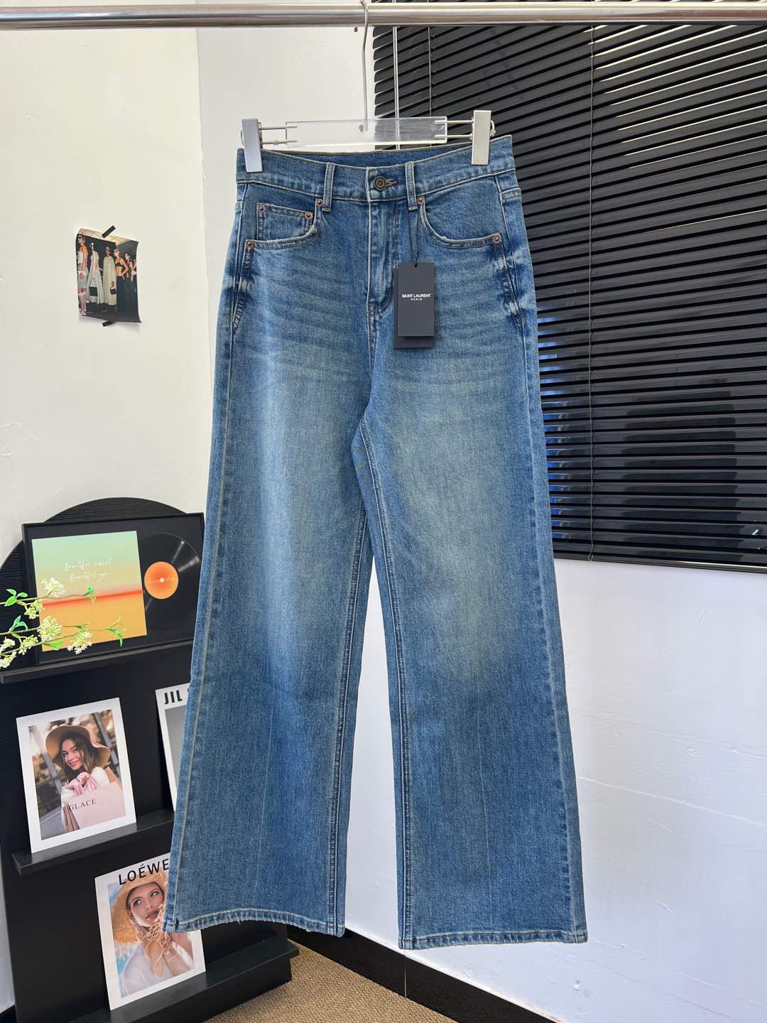 NO:479171,Ysl 25 early autumn new style simple jeans made of denim pure cotton material soft and delicate touch pleated crafts washing retro color style style that can be worn all year round Straight loose style Premium items SML, saint laurent, jeans, alexander wang19860909Ysl 25早秋新款 简约牛仔裤 采用的牛仔纯棉材质 触感柔软细腻 褶痕工艺洗水复古色系 一年四季都可以穿的款式 直筒宽松版型 高级单品 码数sml,,saint laurent,jeans,alexander wang,Women's clothing