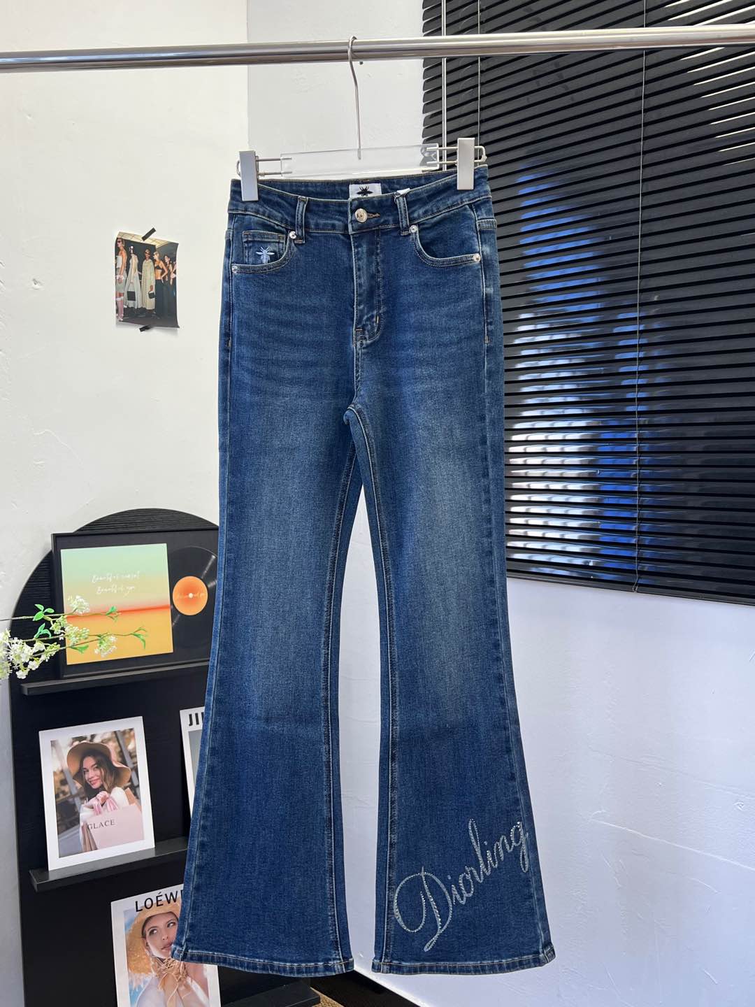 NO:495010,Dio* 25 early autumn new style, trouser legs, trouser legs, elastic and flared trousers, jeans are made of high-quality fabrics, and they are very elastic. They can be used for any body shape. They are very comfortable on the upper body, without restraint, and do not get stuck. A must-have trouser trousers for autumn and winter. Size sml,,dior,jeans,alexander wang19860909Dio* 25早秋新款 裤脚烫钻字母弹力微喇裤 牛仔裤选用优质面料弹力超好的 任何身形都可以驾驭 而且上身很舒服 没有束缚感 不卡档 秋冬必不可少的微喇裤单品 码数sml,,dior,jeans,alexander wang,Women's clothing