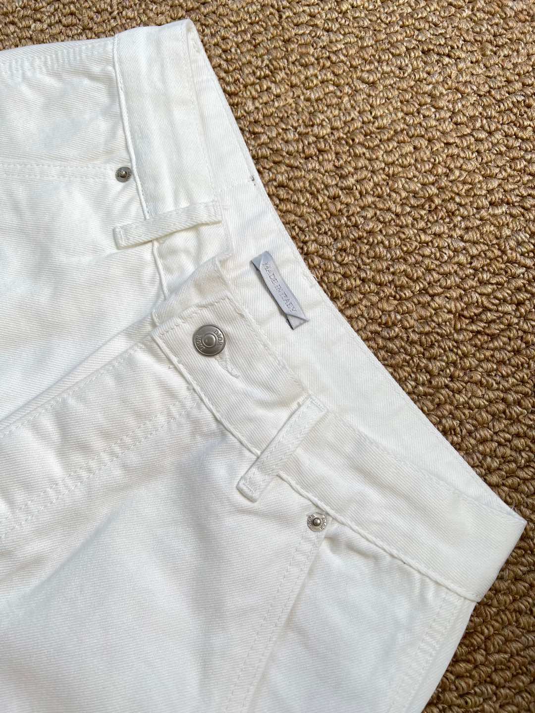 Dio* 25早秋新款 口袋工装休闲长裤 采用原牛仔棉面料口袋工装设计 版型宽松 男女都可以穿 白色色系