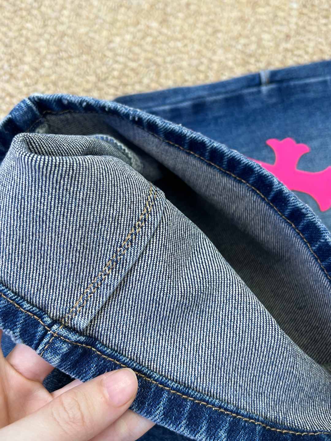 CH克罗心 25早秋新款 涂鸦贴皮十字架弹力直筒裤 定制yb斜纹面料材质 质感超好的 粉色立体十字架设计