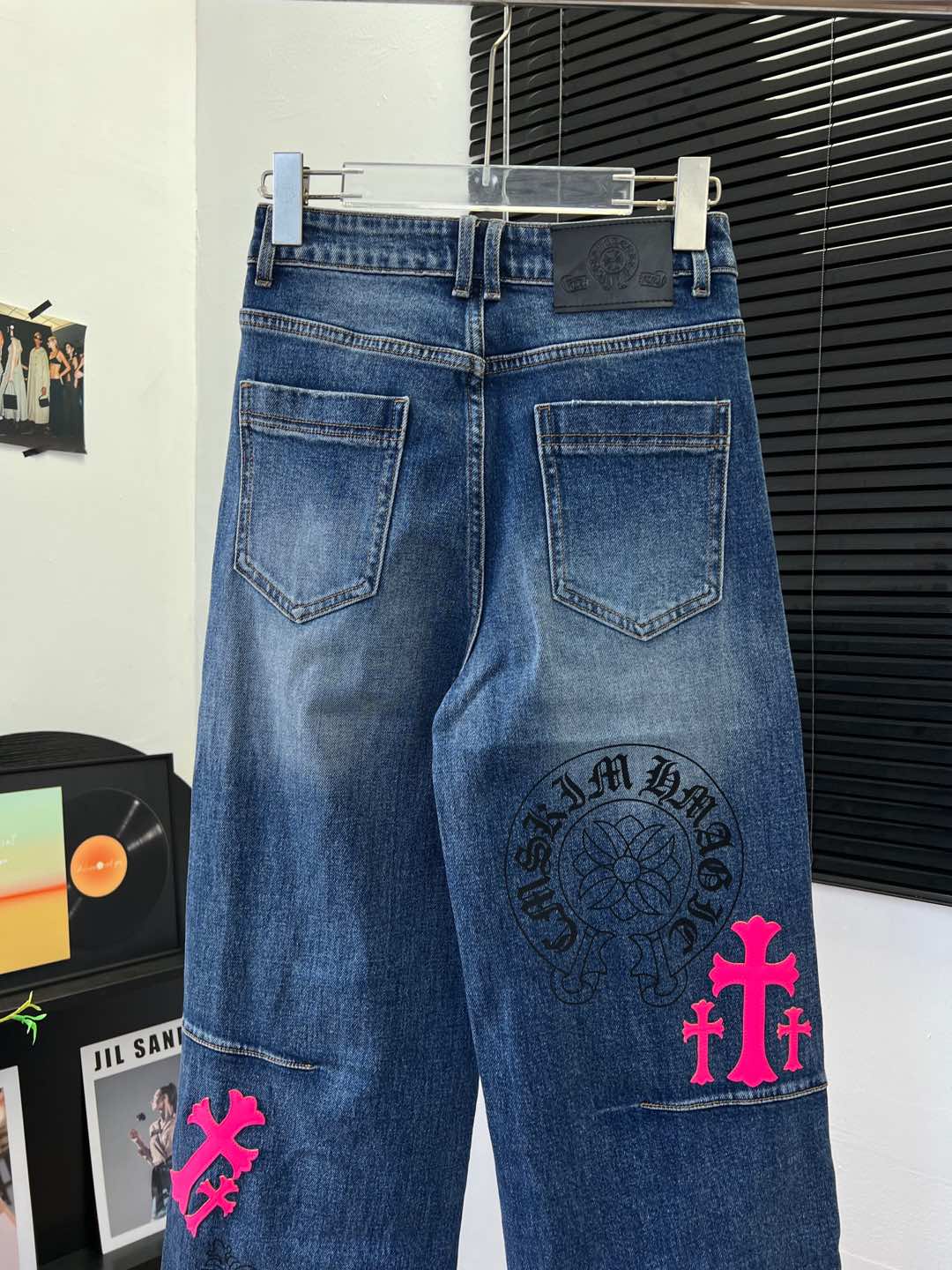 CH克罗心 25早秋新款 涂鸦贴皮十字架弹力直筒裤 定制yb斜纹面料材质 质感超好的 粉色立体十字架设计