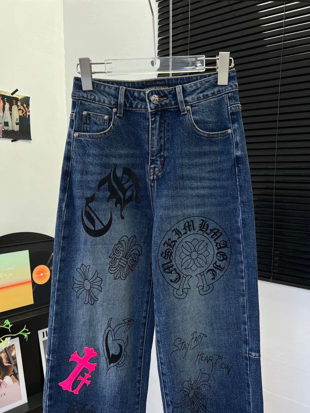 CH克罗心 25早秋新款 涂鸦贴皮十字架弹力直筒裤 定制yb斜纹面料材质 质感超好的 粉色立体十字架设计