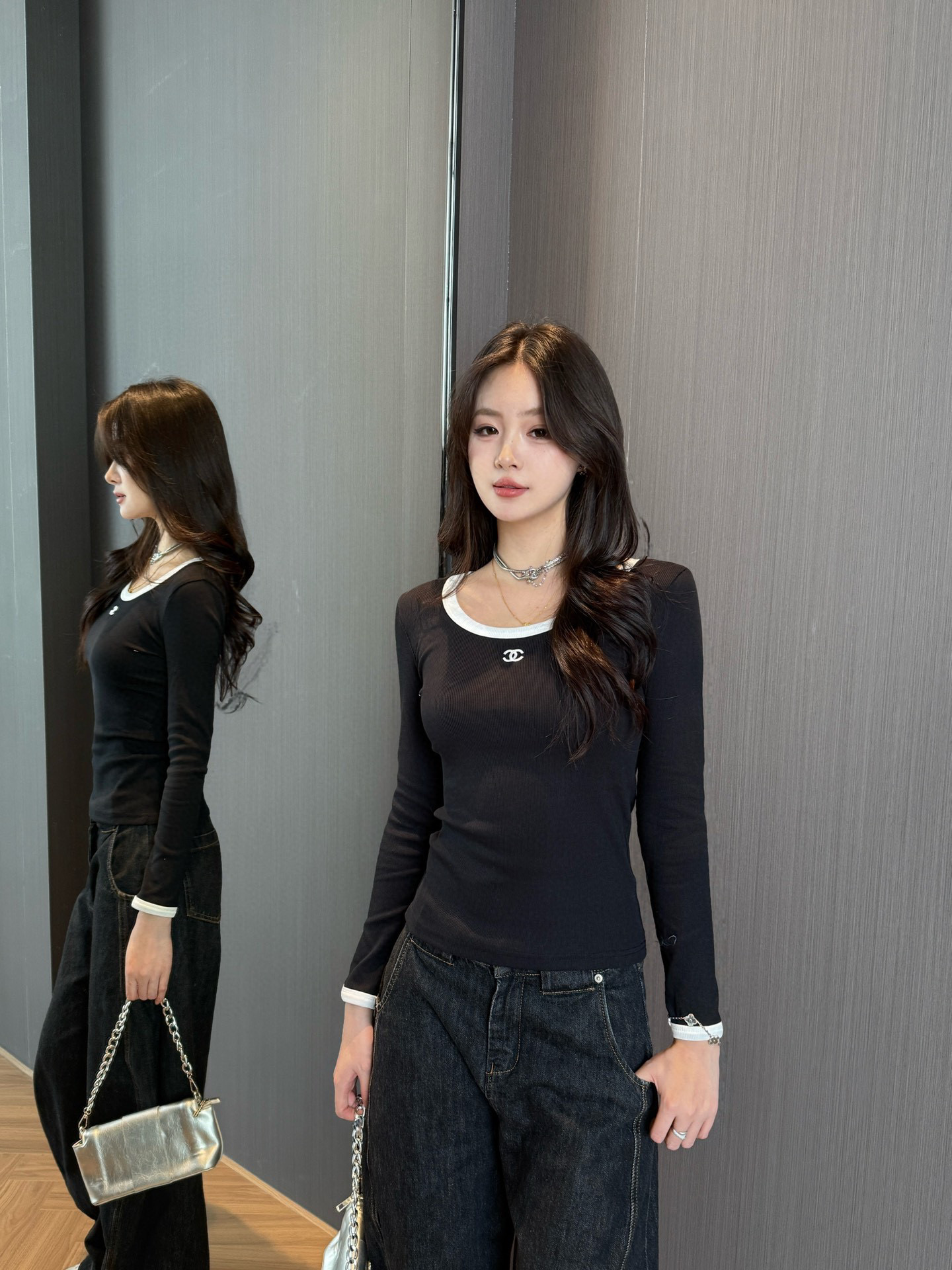 NO:561780,Model No. D25929 Chane*’s new high version is made of high-quality pure cotton fabrics, fashionable and contrasting colors, double C embroidered logo, slimming long-sleeved T-shirt bottoming top!  Black, white, (M size shoulder width 36, chest 76, sleeve length 60, dress length 56) hair, chanel, tees, t-shirt, alexander wang19860909款号D25929 Chane*新款高版本精选优质纯棉面料、时尚气质撞色包边双C刺绣徽标logo修身显瘦长袖t恤打底衫上衣！黑色、白色、（M码肩宽36,胸围76,袖长60,衣长56）发,,chanel,tees，t-shirt,alexander wang,Women's clothing