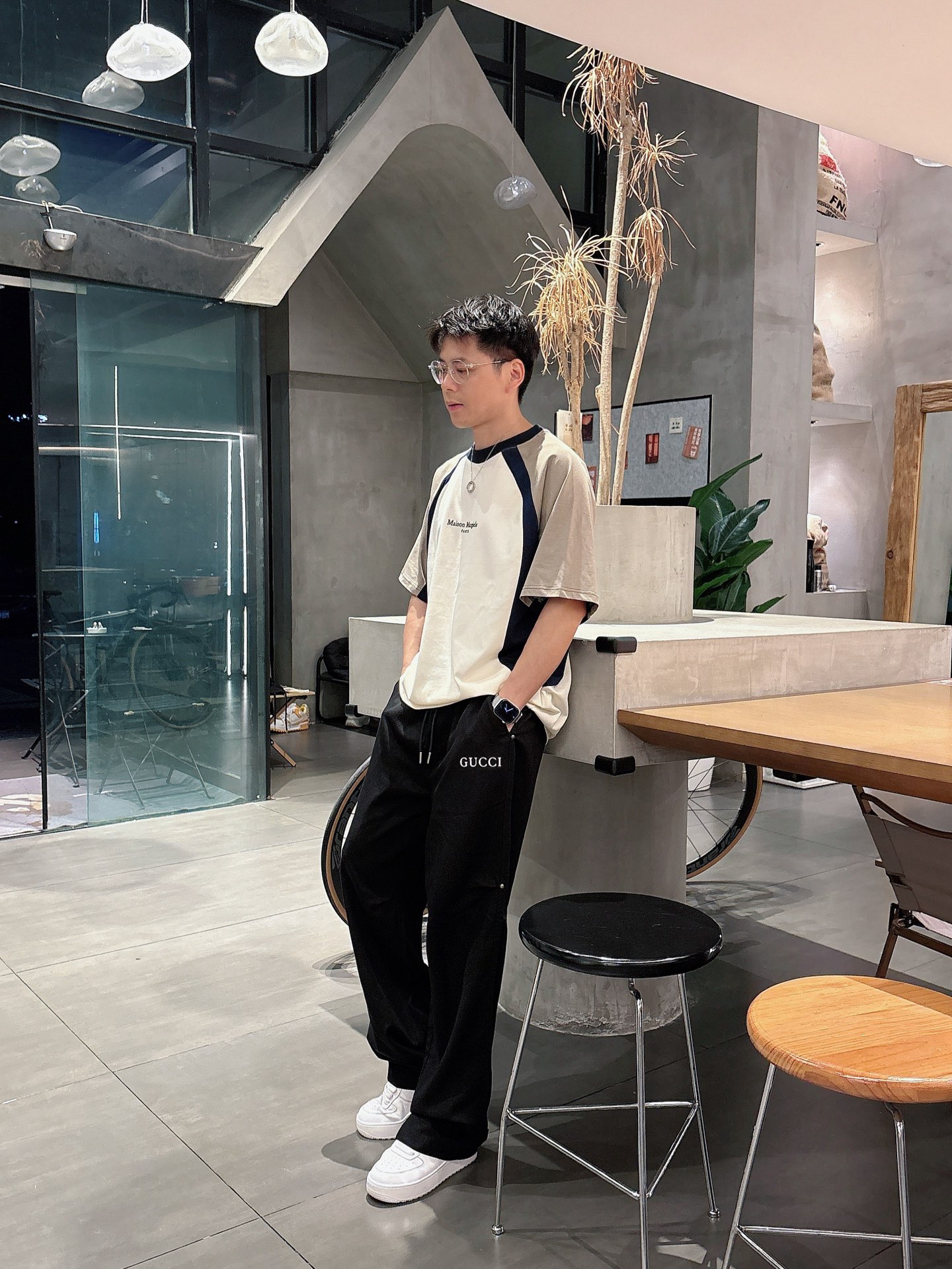 NO:152817,Gujia summer casual straight-leg trousers are made of Tiansi nylon material, the fabric is cool, soft and skin-friendly, and matched with contrasting logo decoration, the upper body is eye-catching and full of resumption!  Casual straight-leg pants style cut, same style for men and women!  Code number M-XXXL, gucci,alexander wang19860909古家夏季休闲直筒长裤,采用天丝锦纶材质,面料冰凉柔软亲肤,搭配撞色logo装饰,上身足够吸睛且回头率爆棚！休闲直筒裤装版型剪裁,男女同款！码数M-XXXL,,gucci,alexander wang,Men's clothing