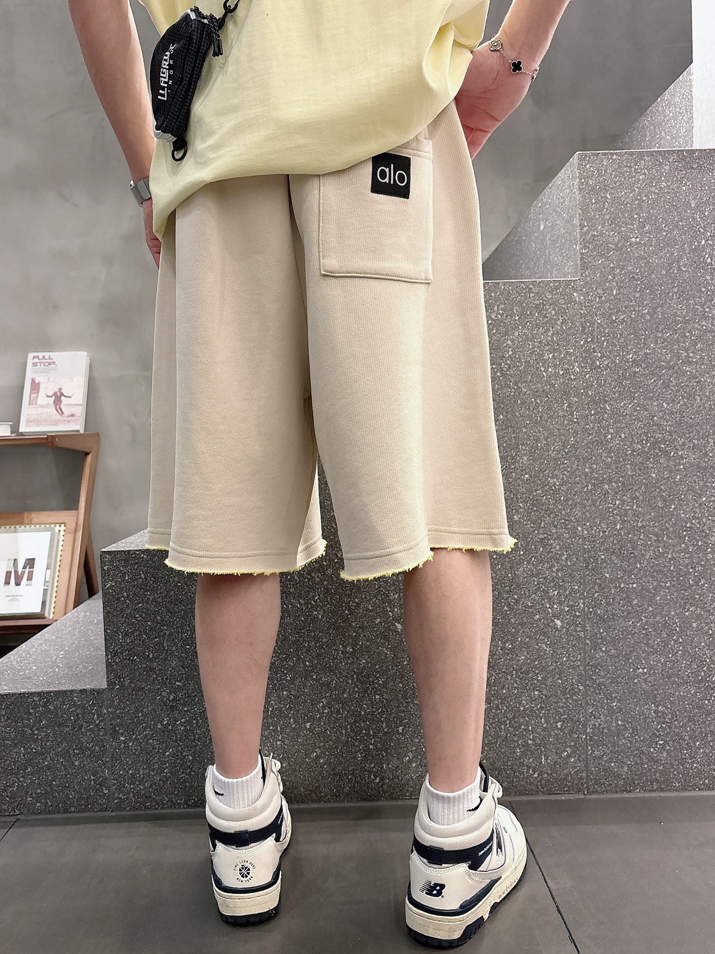 背心 短裤  alo🔥🔥夏季新款短裤！采用优质棉质毛圈面料，高弹舒适细腻，耐穿性能强。内里撞色设计超级好