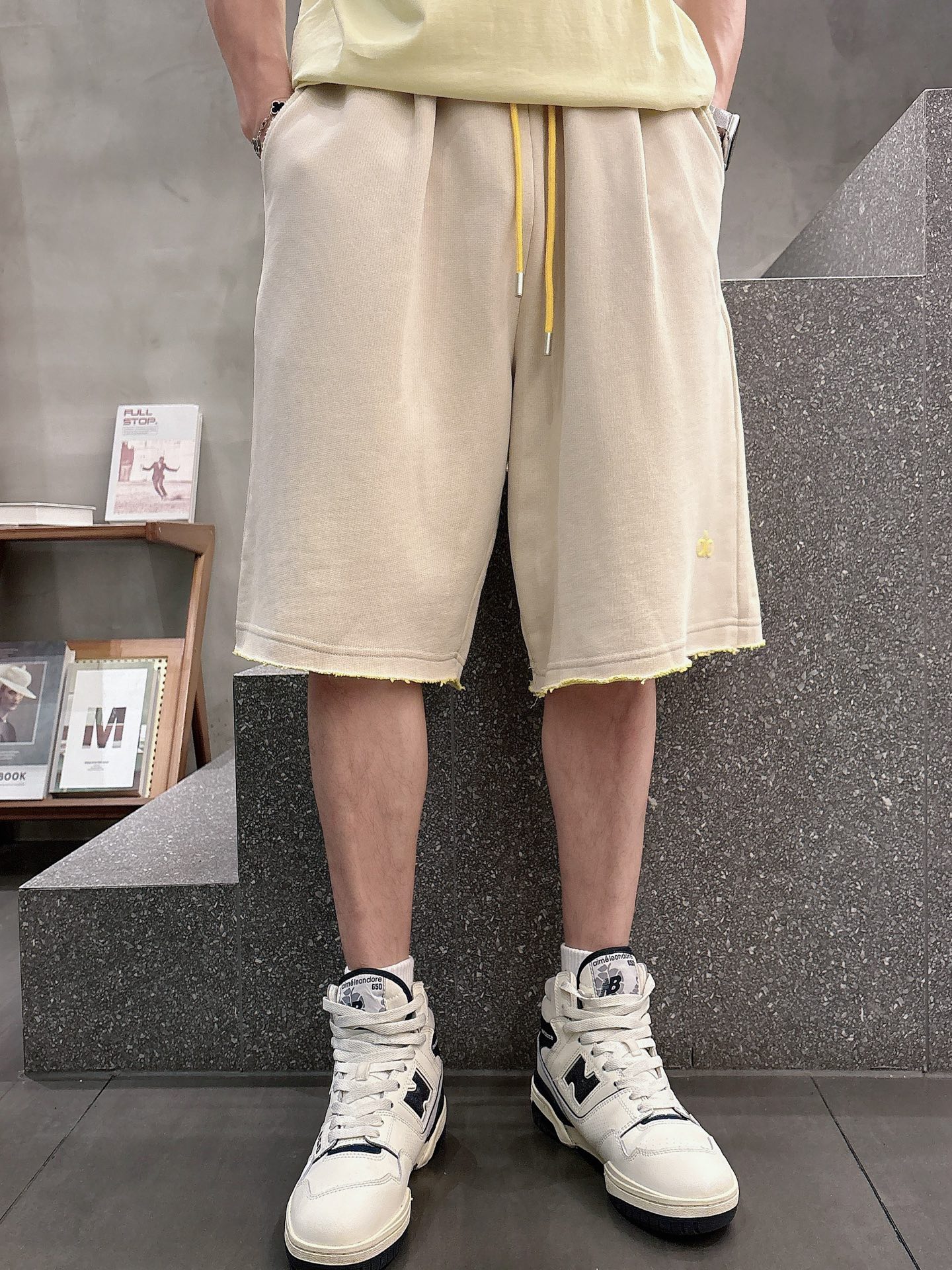 背心 短裤  alo🔥🔥夏季新款短裤！采用优质棉质毛圈面料，高弹舒适细腻，耐穿性能强。内里撞色设计超级好