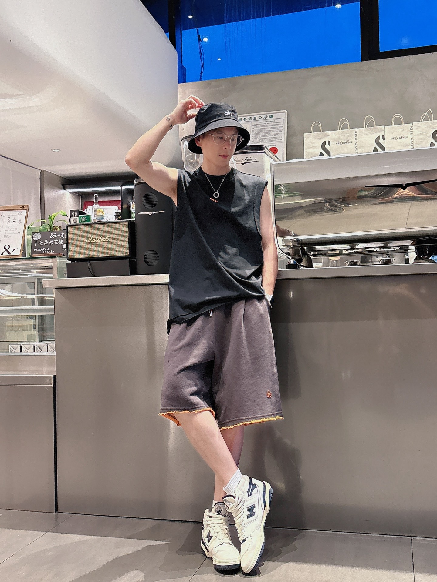 背心 短裤  alo🔥🔥夏季新款短裤！采用优质棉质毛圈面料，高弹舒适细腻，耐穿性能强。内里撞色设计超级好