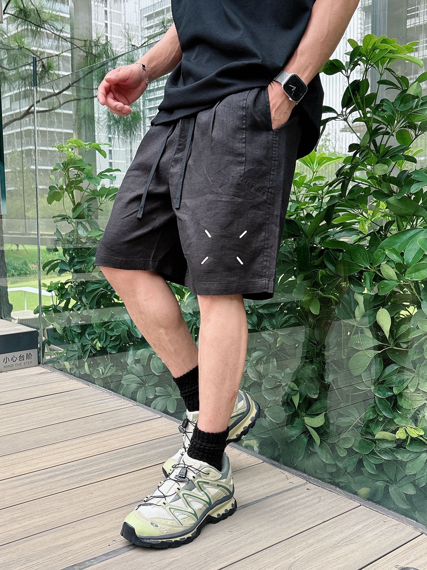 Magellatic Hyena Hype: Stylish, Comfortable, Durable Submersible Submersibles in Black Almond - 图片 4