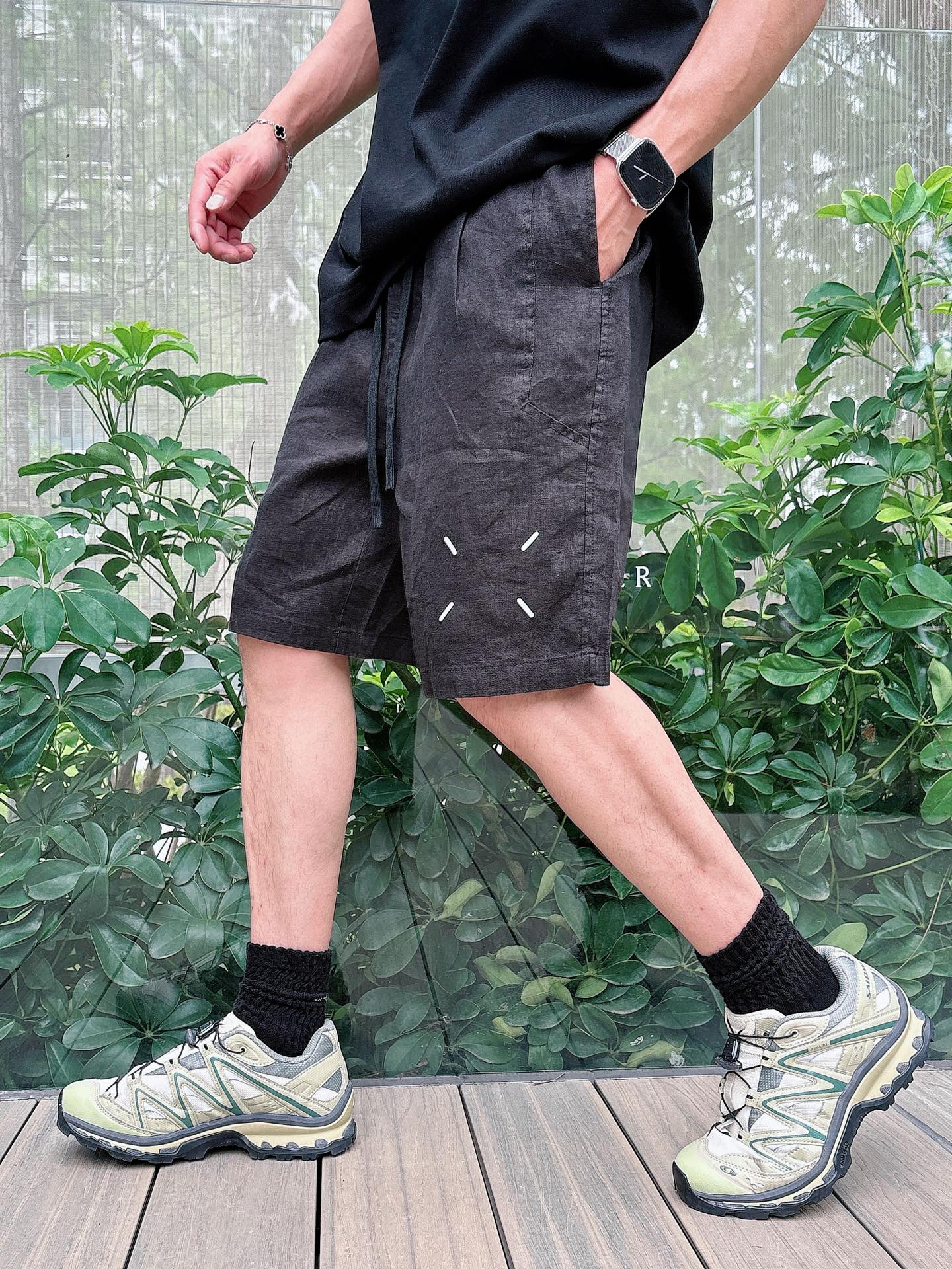 Magellatic Hyena Hype: Stylish, Comfortable, Durable Submersible Submersibles in Black Almond - 图片 2