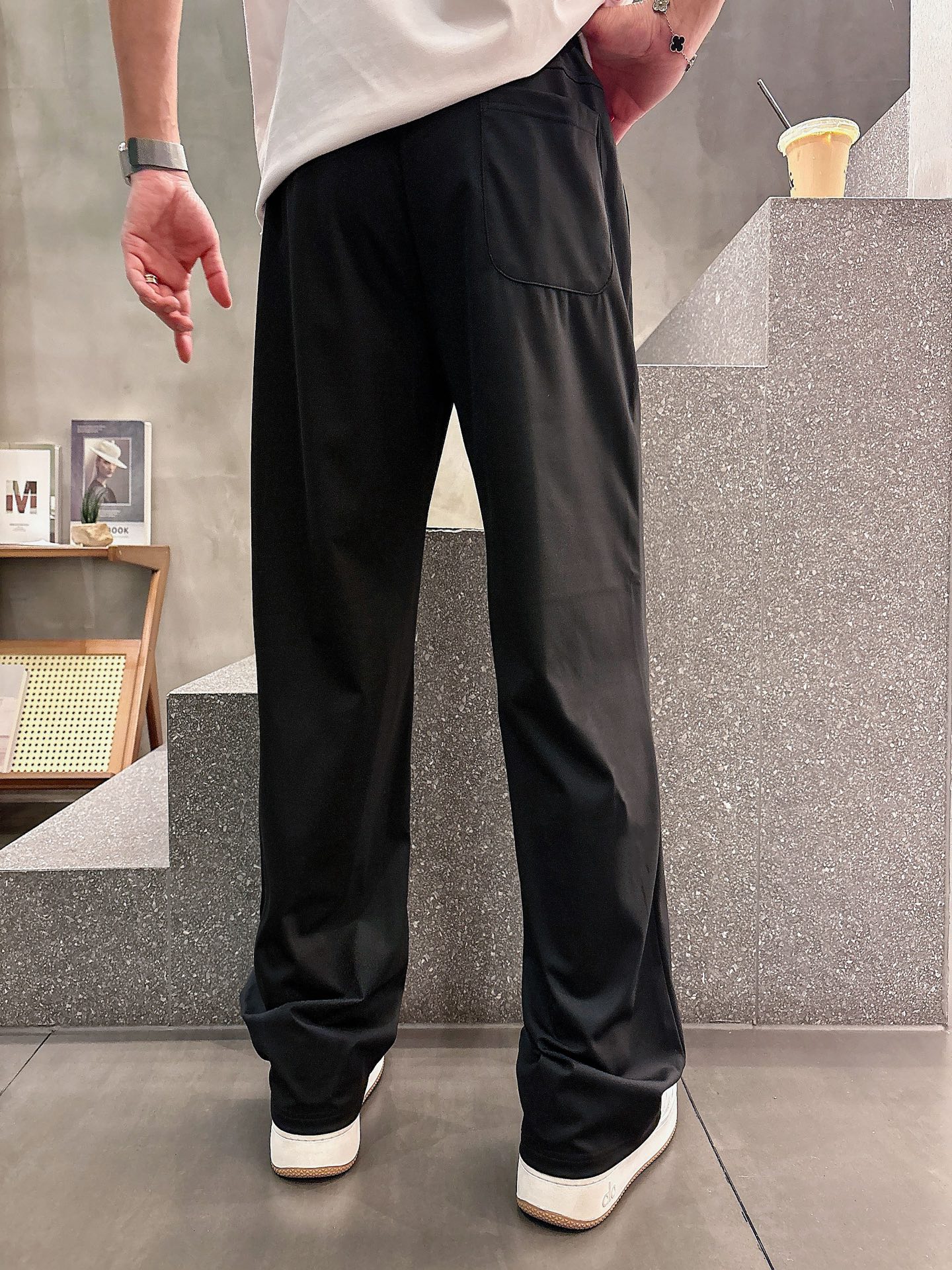 Celine’s New Summer Thongs: High-Quality Silk Fabric, Cozy Air, Spectrum Design, Side-Marked Dots - 图片 3
