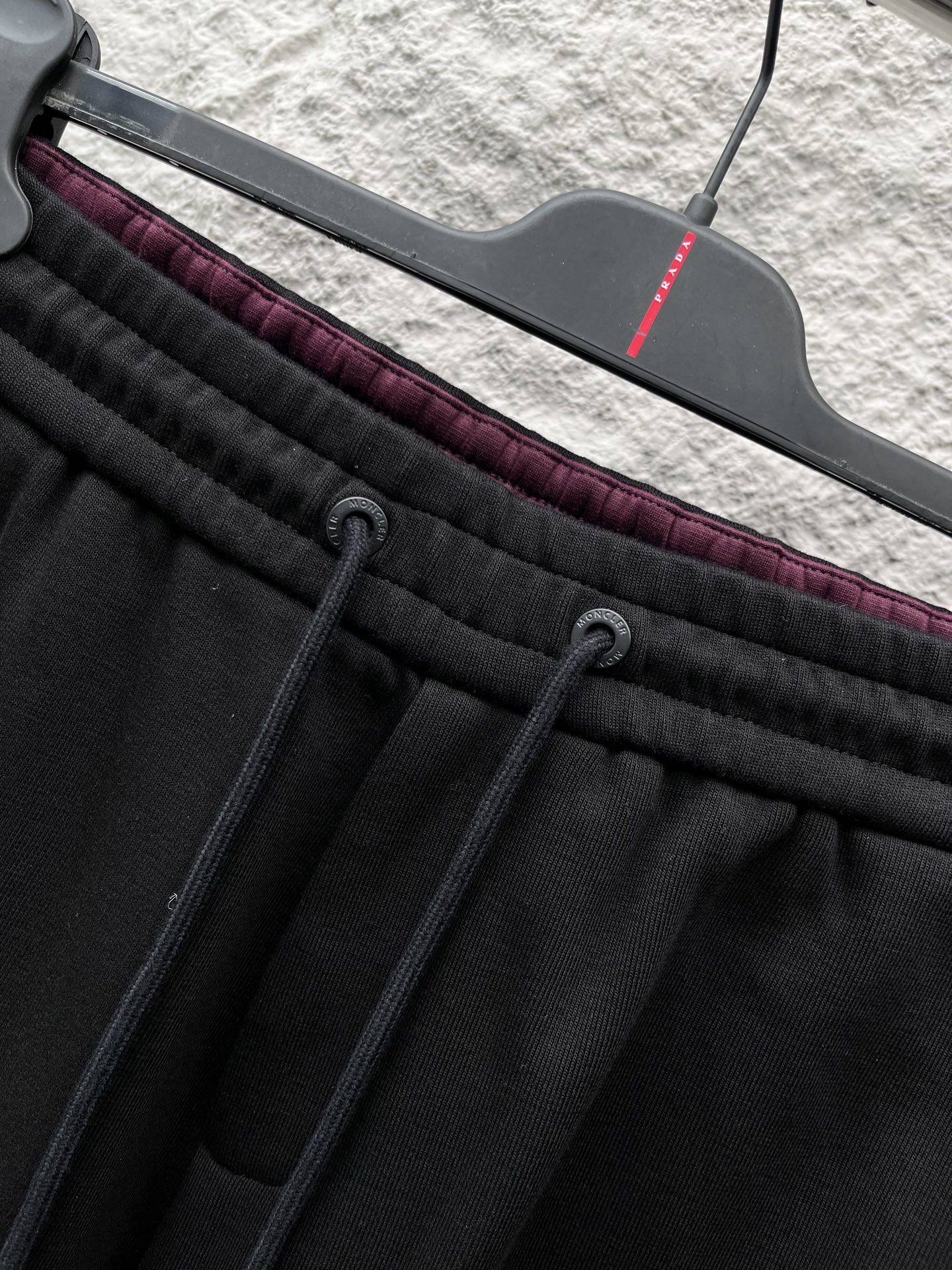 蒙口🔥🔥秋冬新款男士休闲裤。此款的风格甚至可以说是纯粹跟经典，合身的版型打造，针织纯棉高定面料，标志性凸