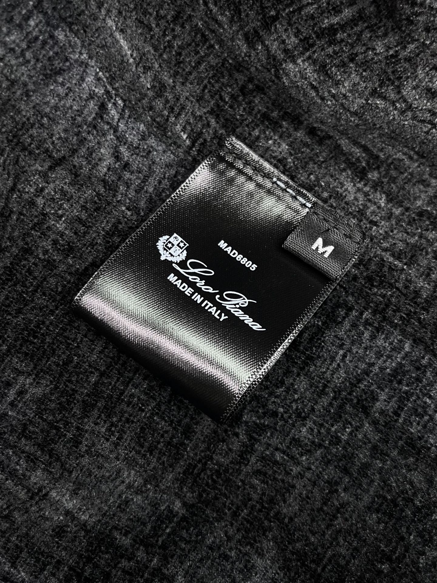 lP🆕🔥🔥秋季新款老钱风衬衣外套，高级扎染金丝绒面料，触感柔软舒适，肌理有着水洗工艺后的痕迹，柔软程度非