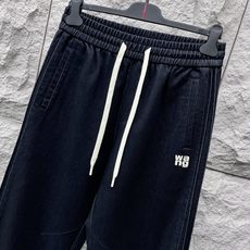大王🔥🔥秋冬新款大王复古水洗弯刀蓝牛,男士高街时尚宽松牛仔裤。这条牛仔裤充分体现了大王家族独到的设计理念 大王🔥🔥秋冬新款大王复古水洗弯刀蓝牛,男士高街时尚宽松牛仔裤。这条牛仔裤充分体现了大王家族独到的设计理念
