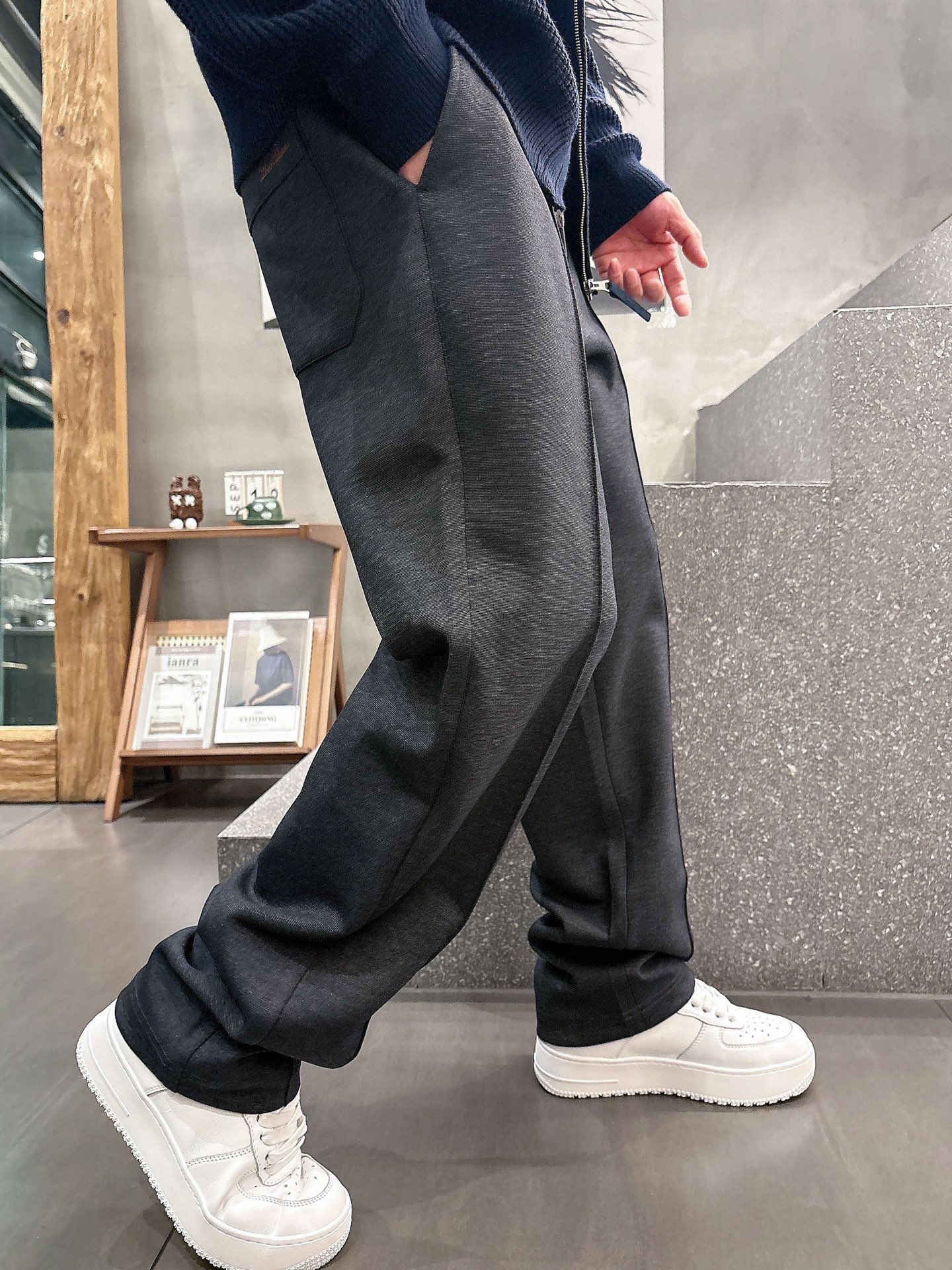 lP🆕🔥🔥秋冬新款极简商务长裤，精英男士必备高端羊棉绒面料休闲长裤。意大利同渠道稀有订单，精英级顶奢品牌