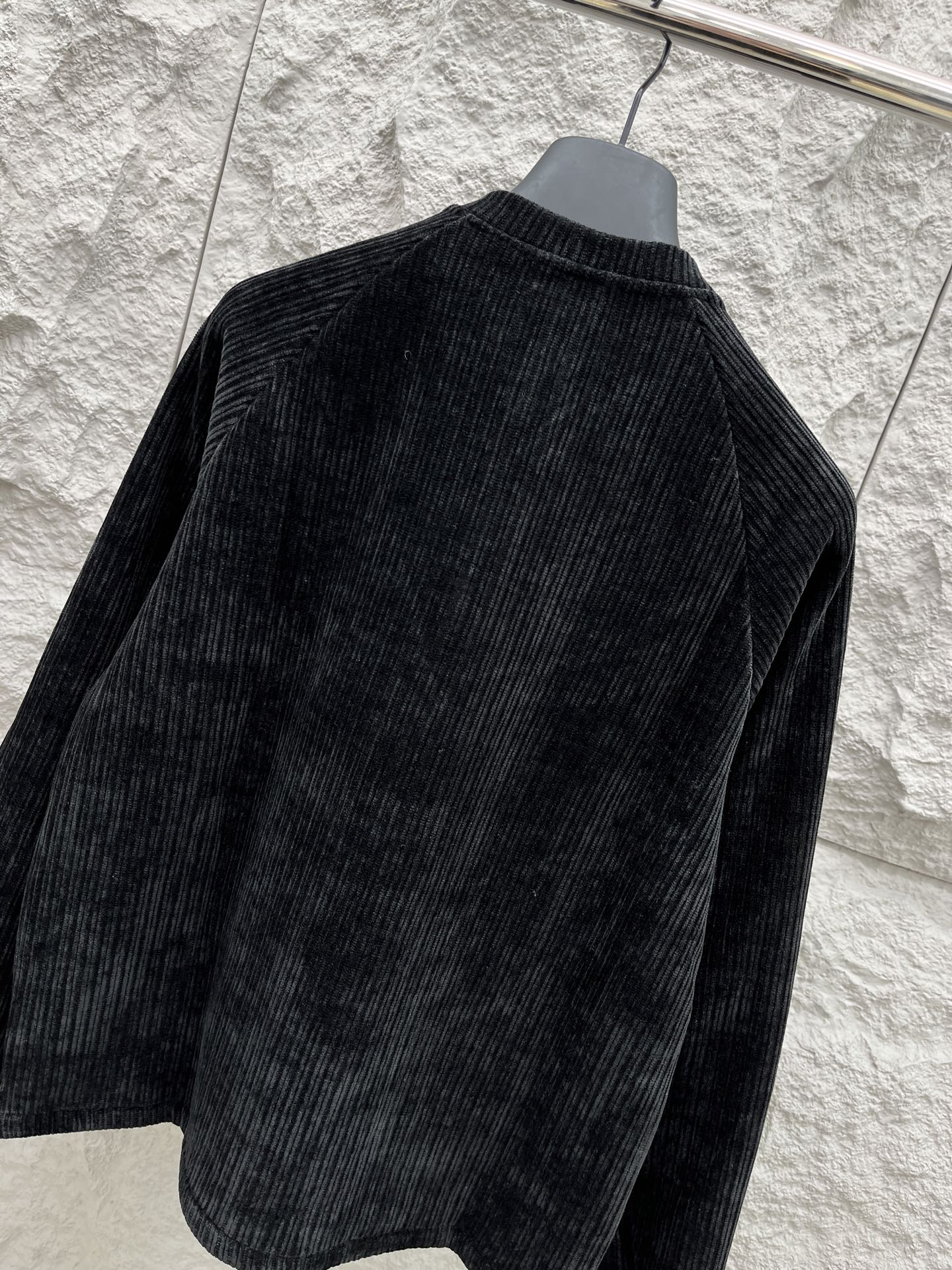 普家🔥🔥秋冬新款灯芯绒夹克外套，男女同款复古百搭灯芯绒外套。高级竖条纹灯芯绒面料，细腻柔软程度非同一般。